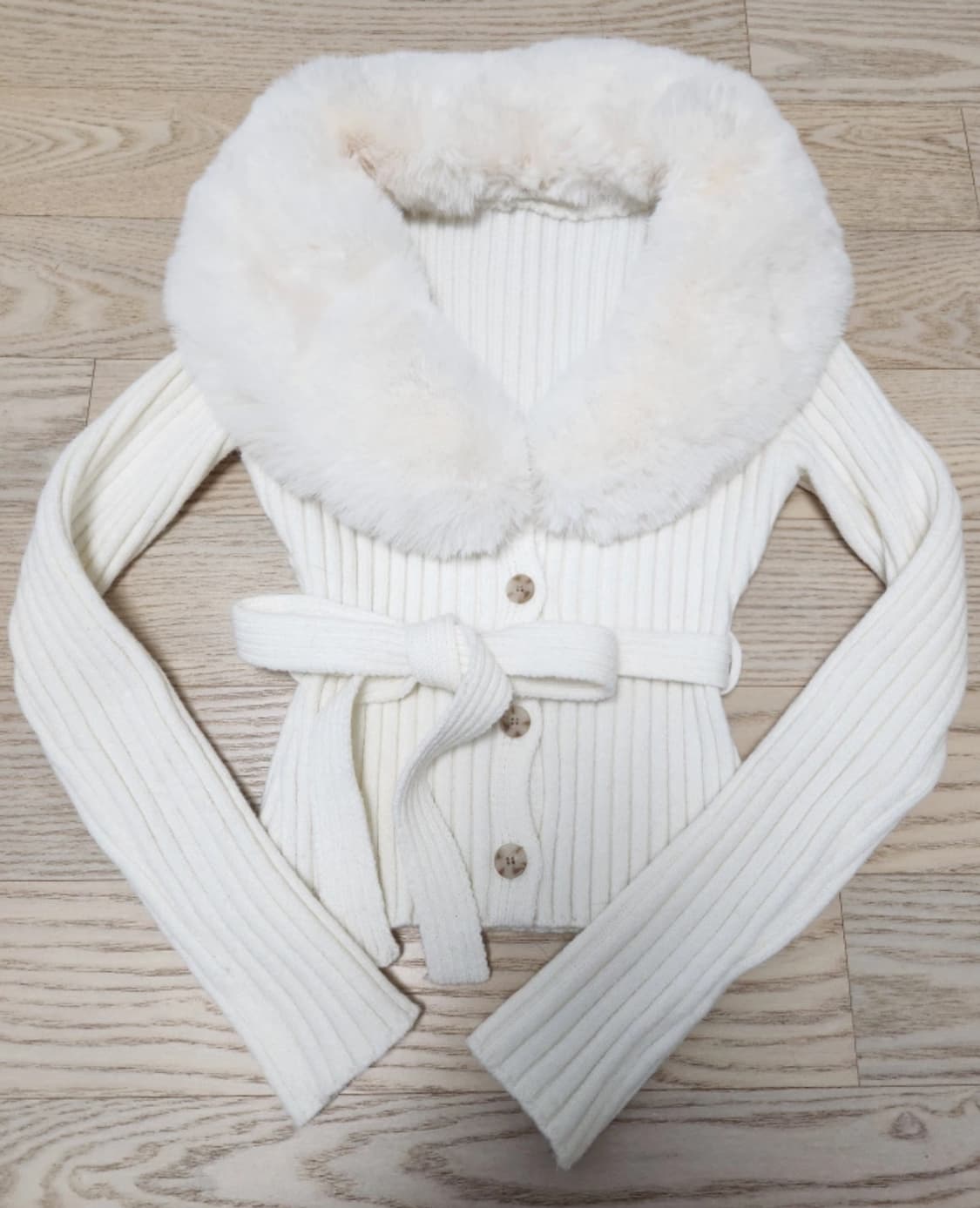 히메갸루 화이트 퍼 리본 벨트 가디건 상품이미지1