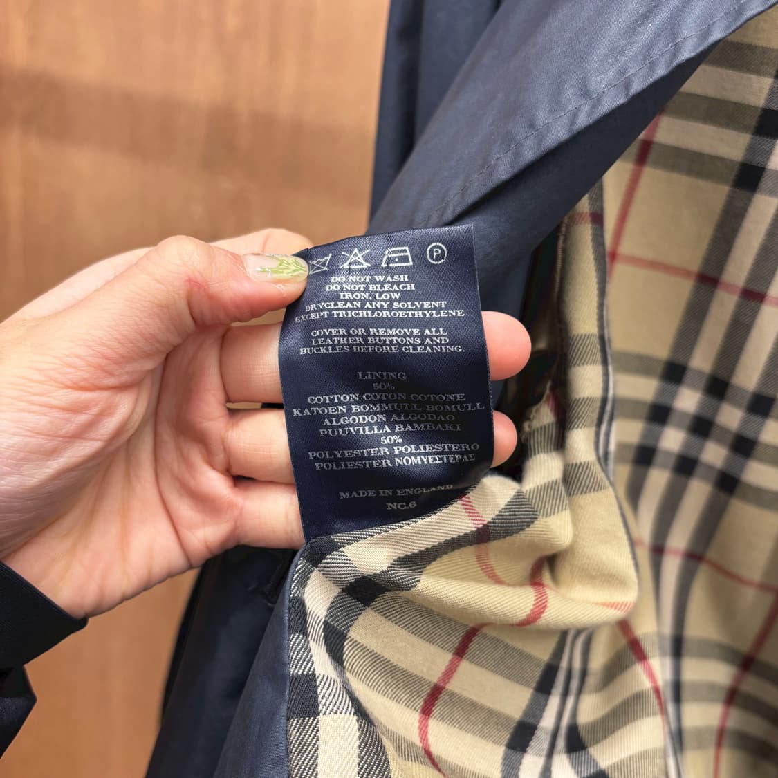 버버리 런던 싱글 롱 코트 체크 안감 배색 히든 버튼 플래킷 디테일 차콜 상품이미지7