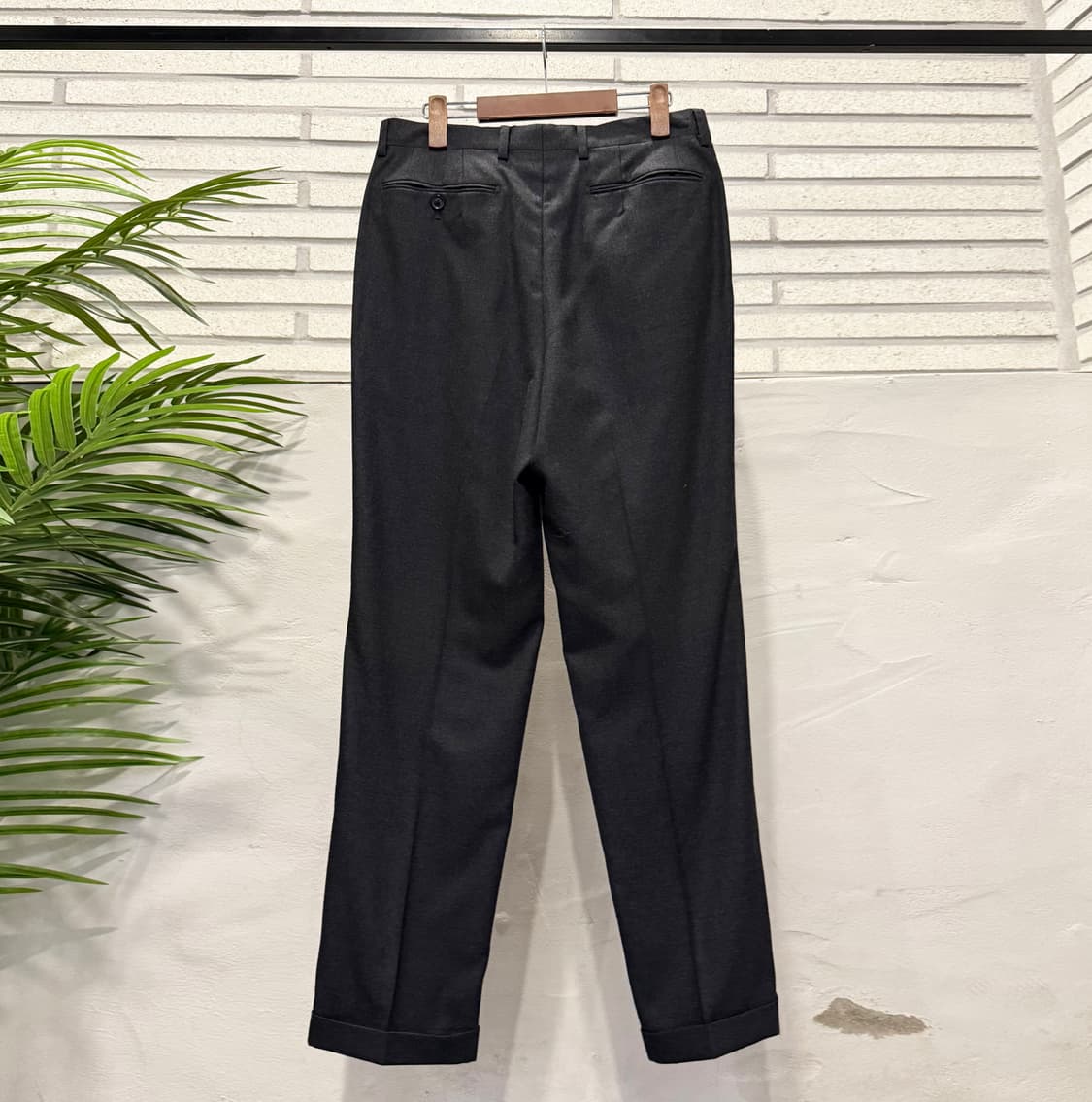 DAKS 닥스 퓨어울 핀턱 롱슬랙스 롤업 디테일 차콜 상품이미지3