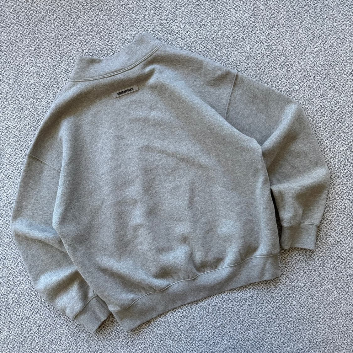 에센셜 모크넥 맨투맨 상품이미지5