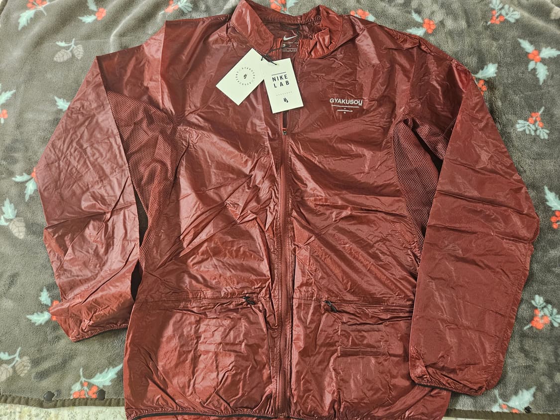 [해외M] 나이키랩x언더커버 캬쿠소우 패커블 러닝 자켓 바람막이 버건디 상품이미지8