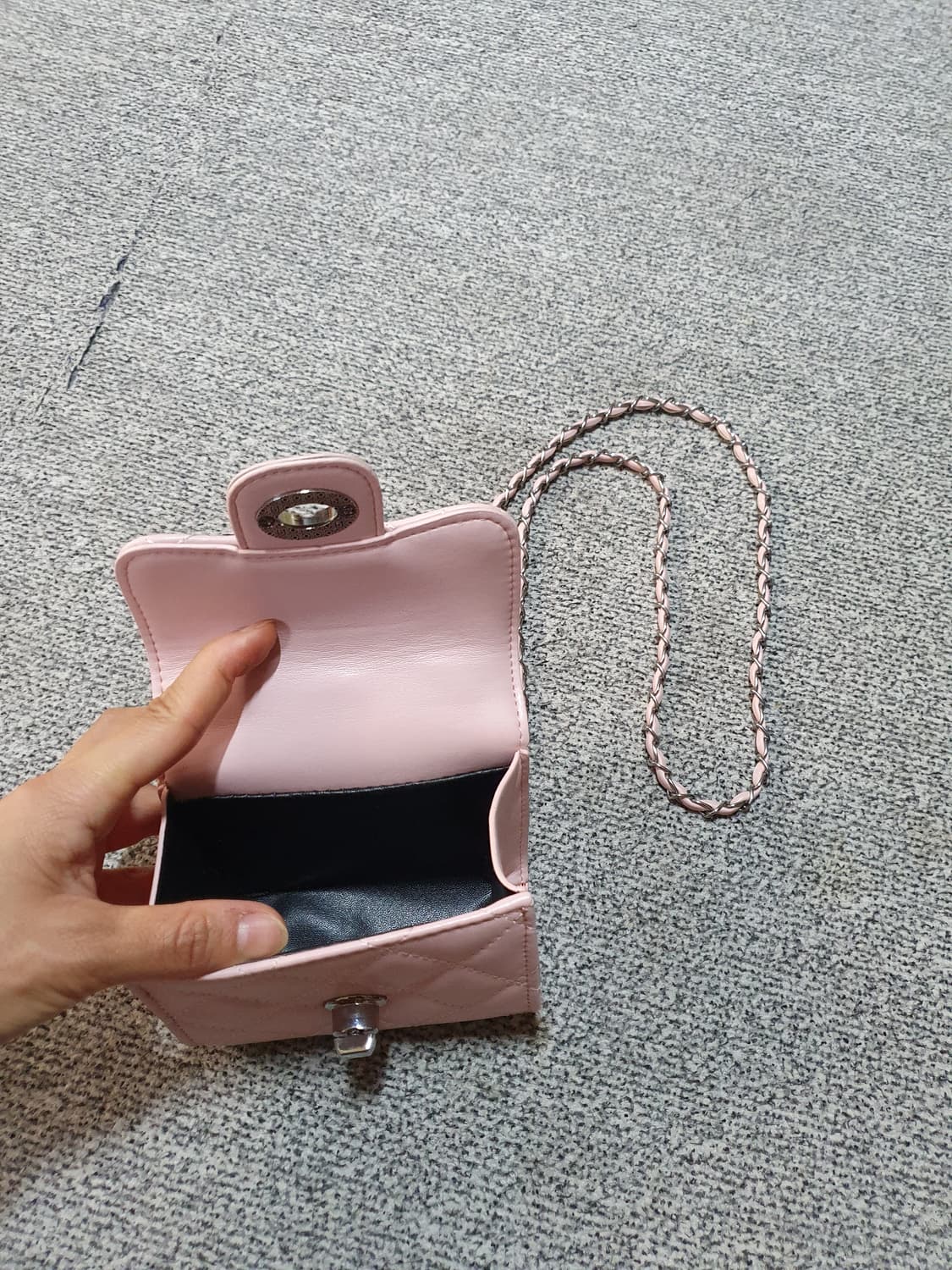 미니 크로스백
사진상 보이는그대로 넘넘 예뻐요
득템 묶음배송되니 다른물품 상품이미지4