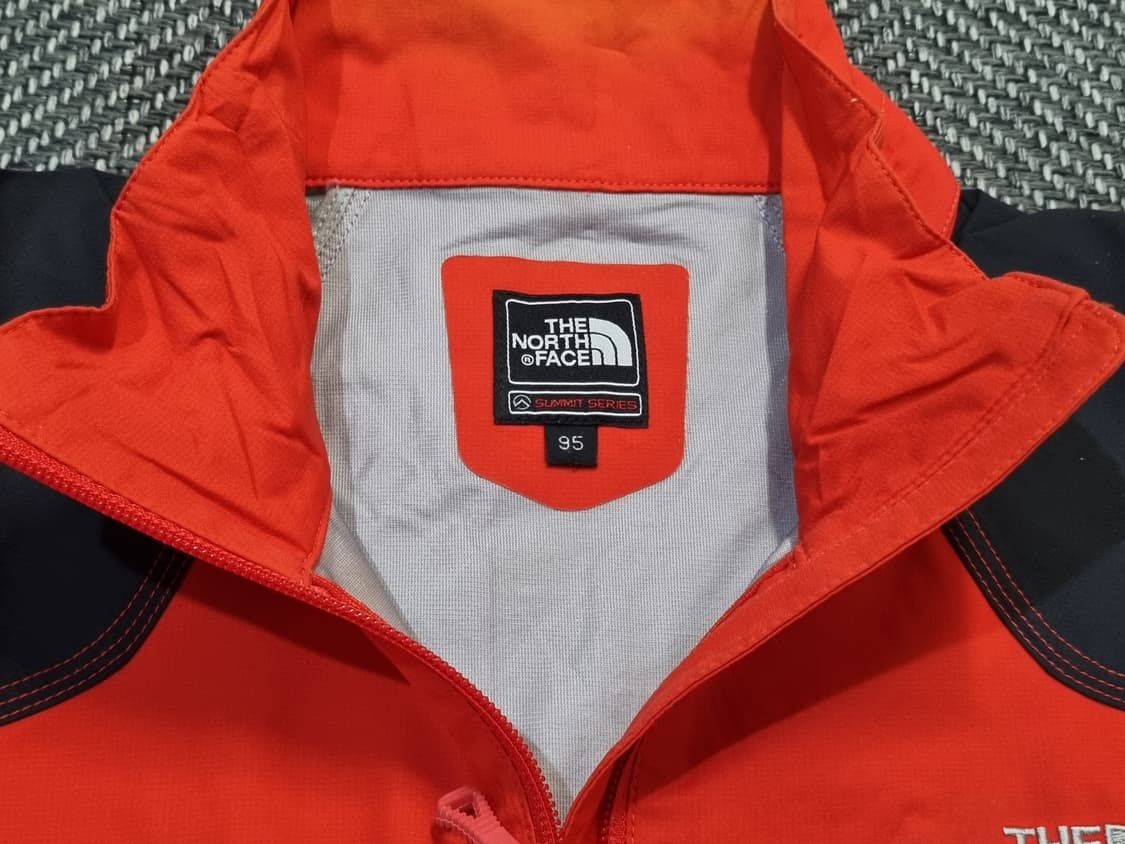 THE NORTH FACE — Summit Series 레드 블록 자켓 상품이미지2