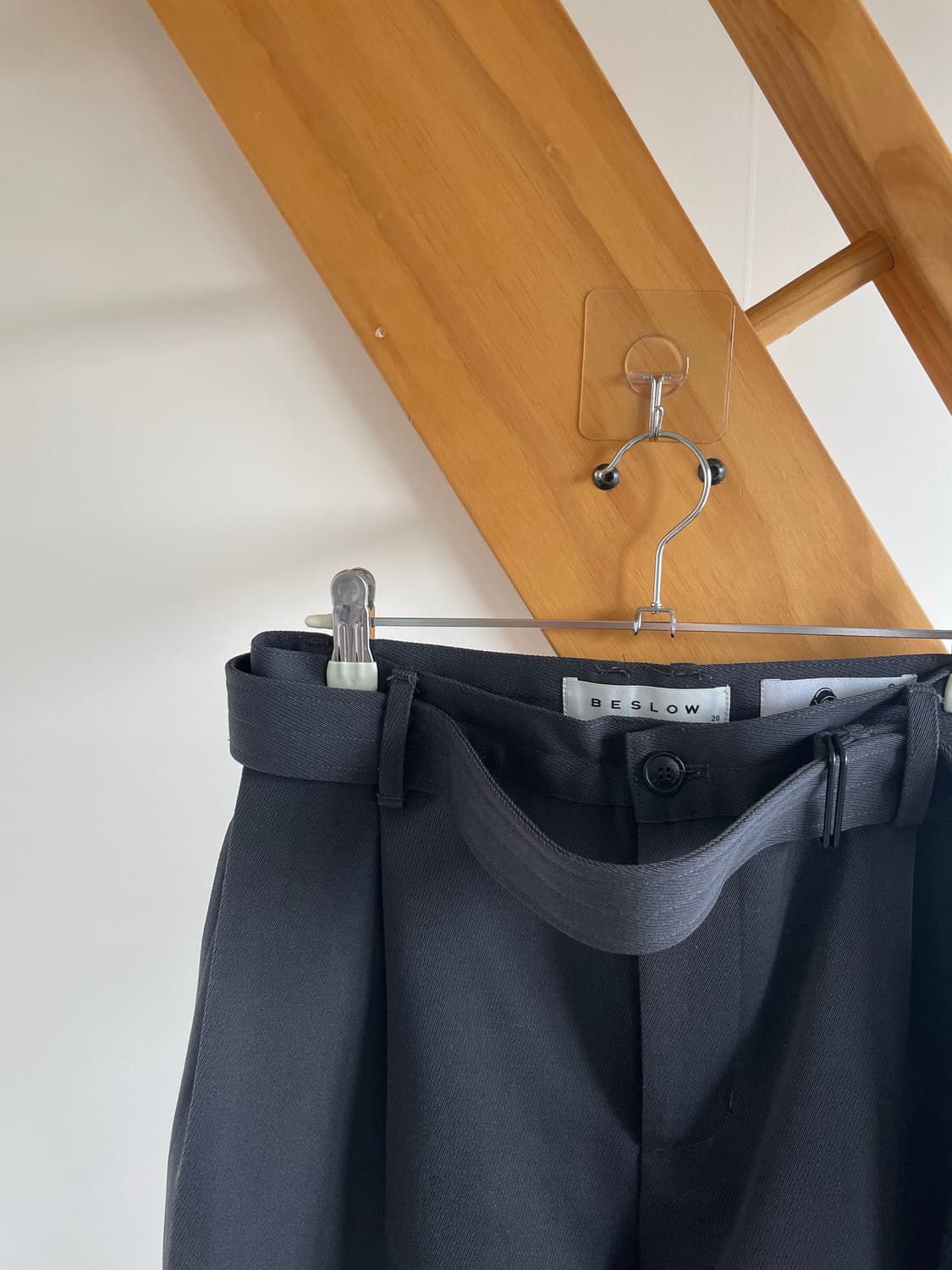 Beslow 23FW 울 블렌드 원턱 벨티드 팬츠 28 상품이미지1
