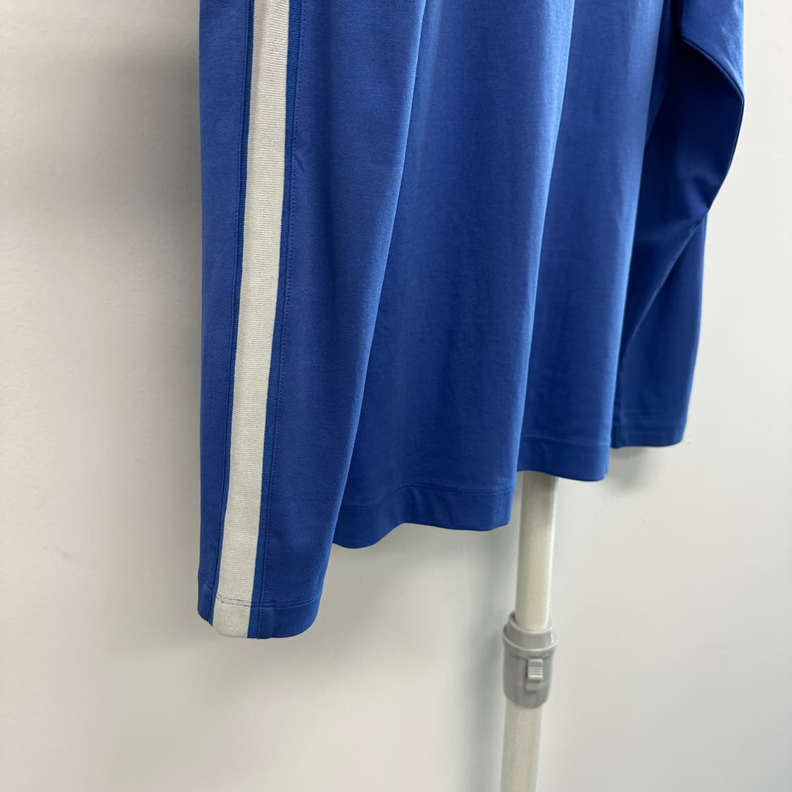 버버리 사이드 라인 로고 하프집업 맨투맨 상품이미지8