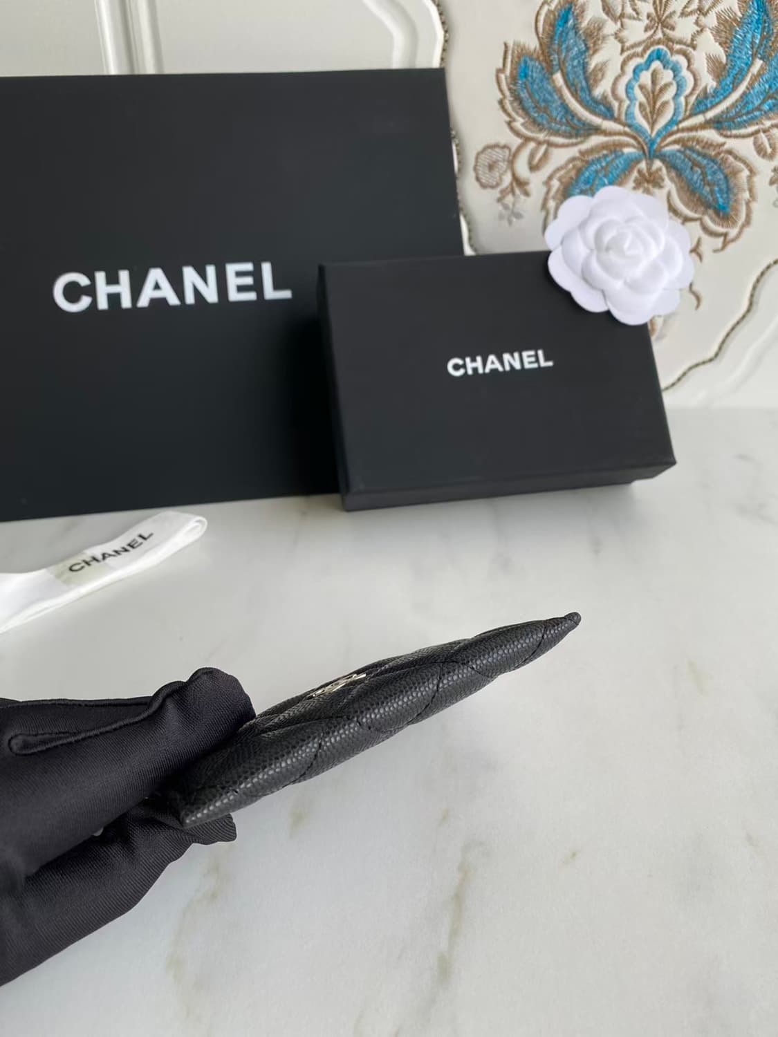 샤넬 클래식 카드 홀더 그레인드 카프스킨 & 실버 메탈 블랙 상품이미지4