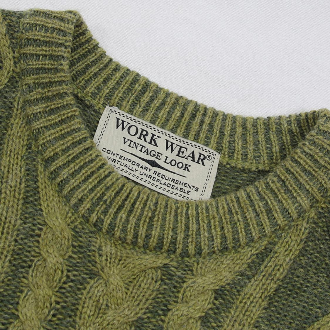 (착용컷) WORK WEAR 케이블 니트 (남성용 103) 상품이미지4