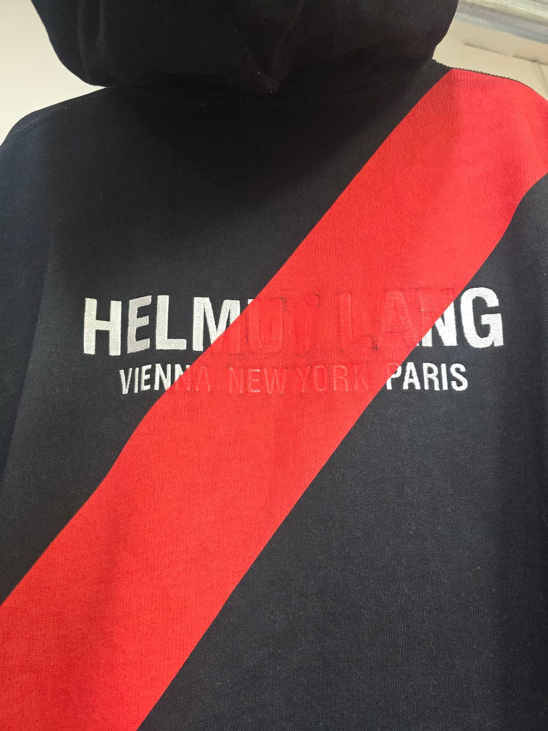 헬무트 랭 블랙/레드 스트라이프 후드티 상품이미지4
