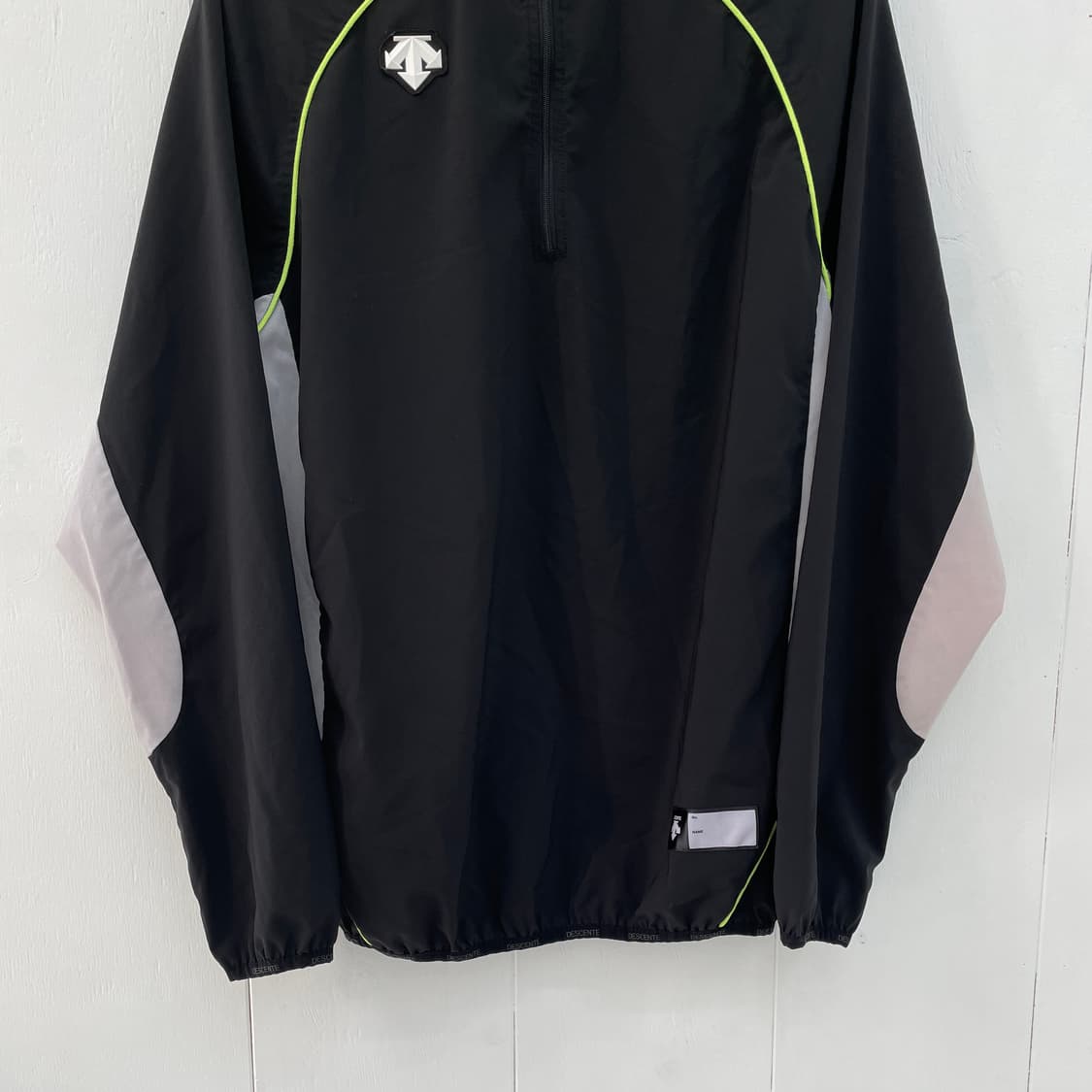 데상트 라인 배색 반집업 풀오버 바람막이 상품이미지4