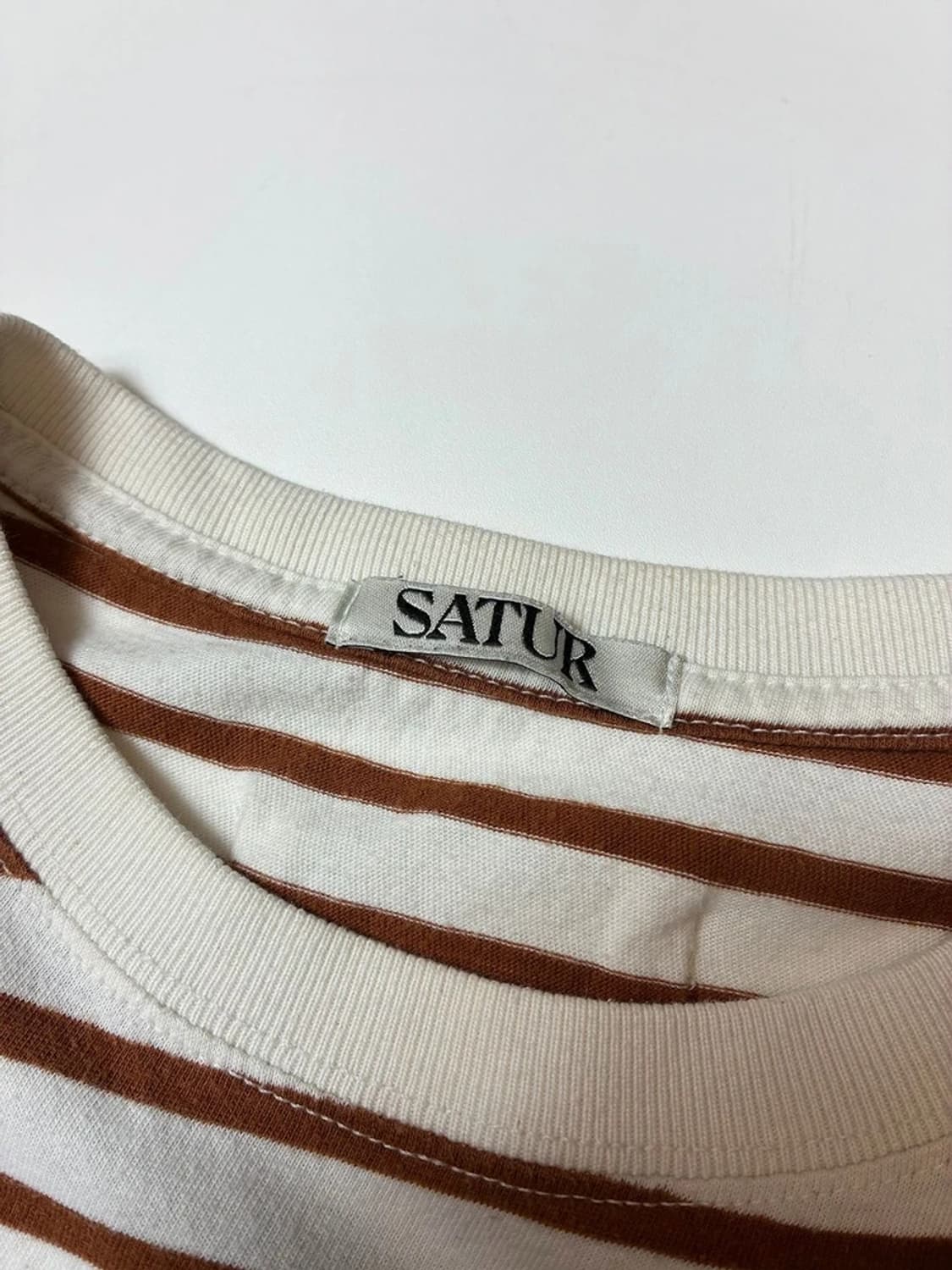 세터 SATUR 24ss 스트라이프 올데이 반팔 티셔츠 PN8594 상품이미지7