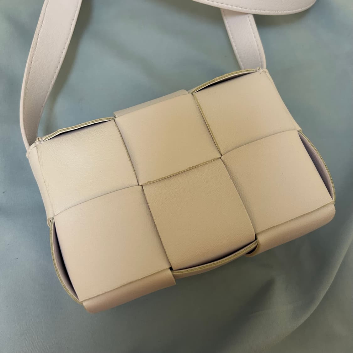 보테가베네타 카세트 미니백 머스워시드 상품이미지6