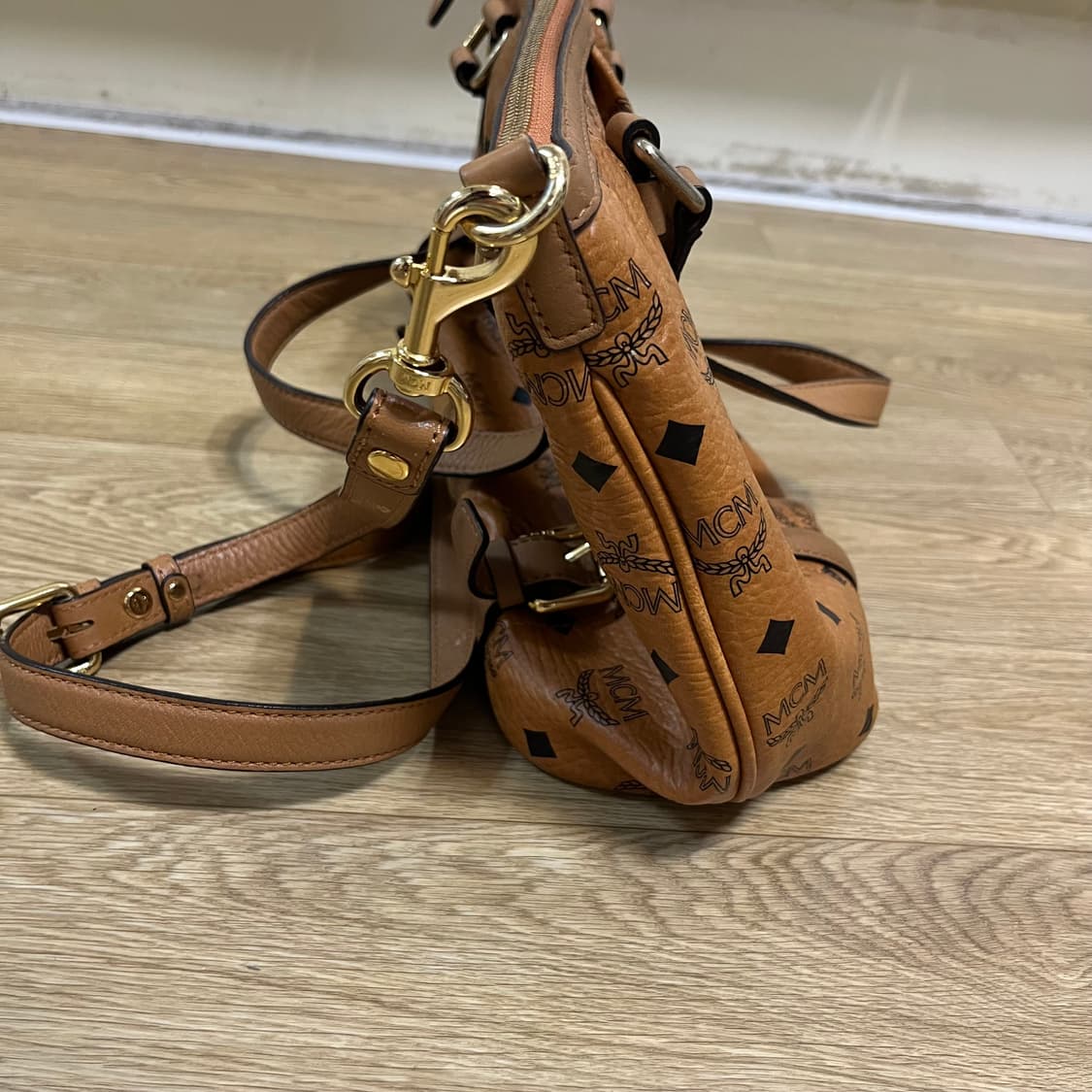 정품/백화점) MCM 비세토스 숄더백 토트백 크로스백 쇼퍼백 호보백 가방 상품이미지6