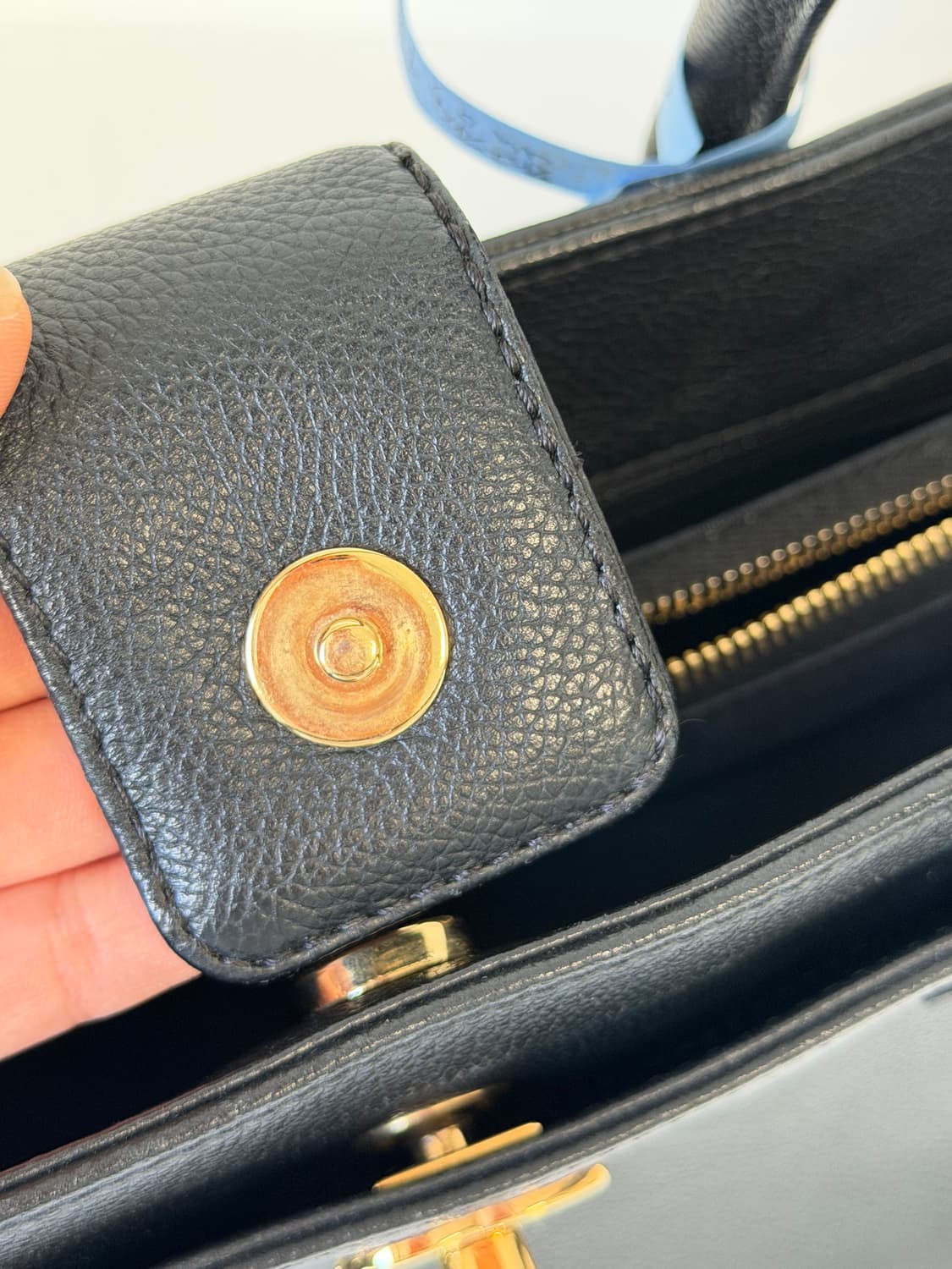 샤넬 블랙 서프백 가죽 토트백 금장 로고 상품이미지4