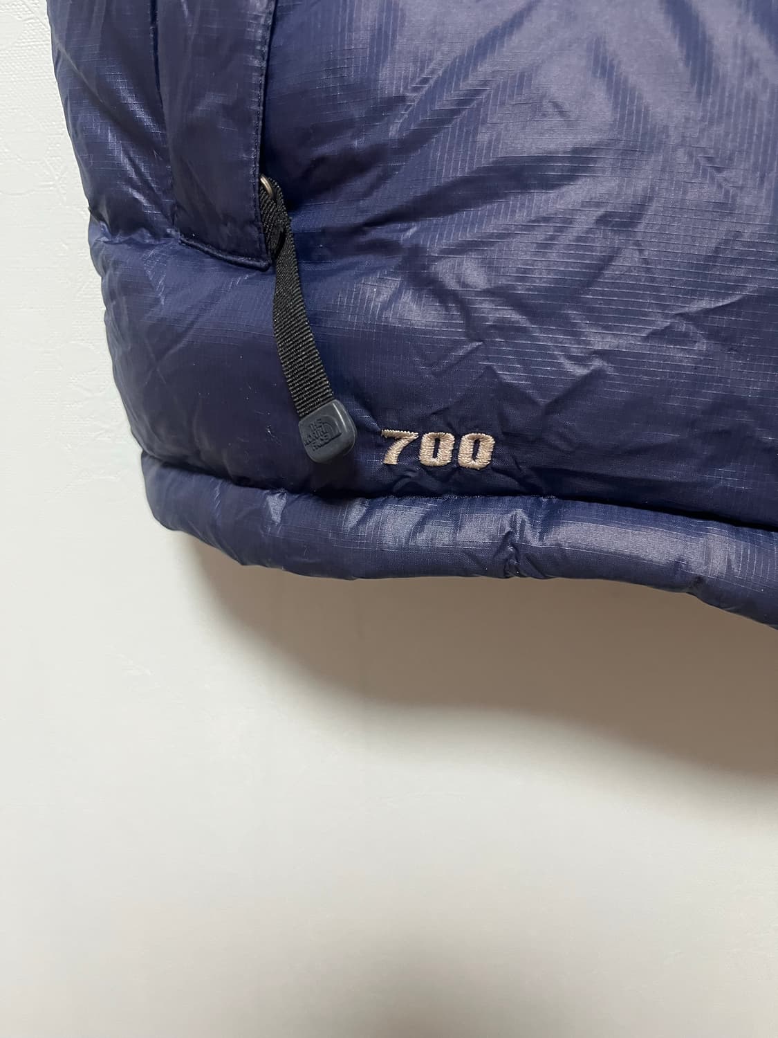 노스페이스 700 눕시 패딩 베스트 네이비/블랙 상품이미지4