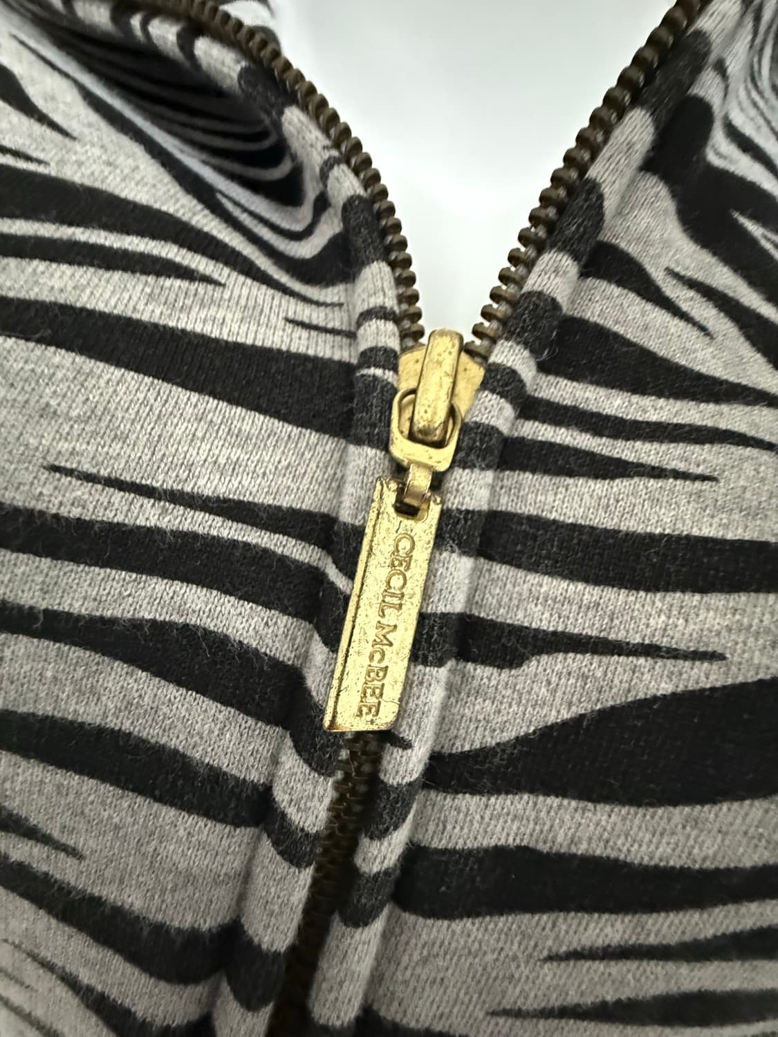 세실맥비 투웨이 지브라 퍼후드집업 상품이미지3