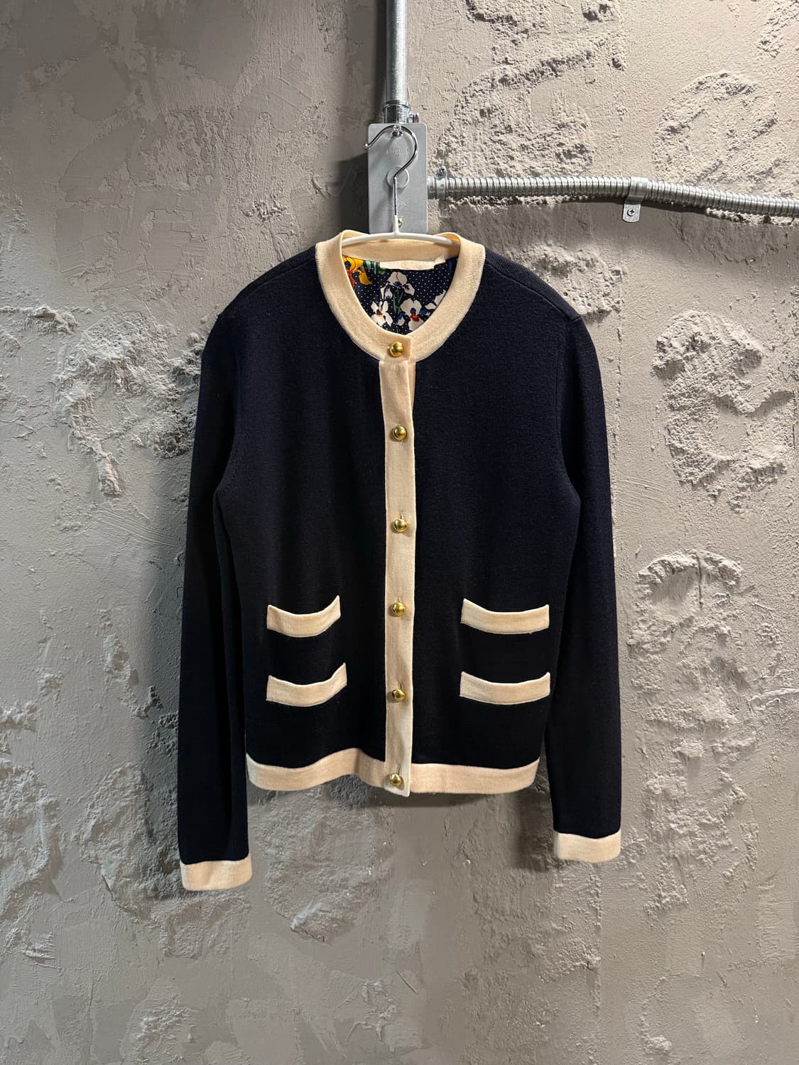 토리버치 TORY BURCH 골드 버튼 배색 니트 가디건 네이비  상품이미지1