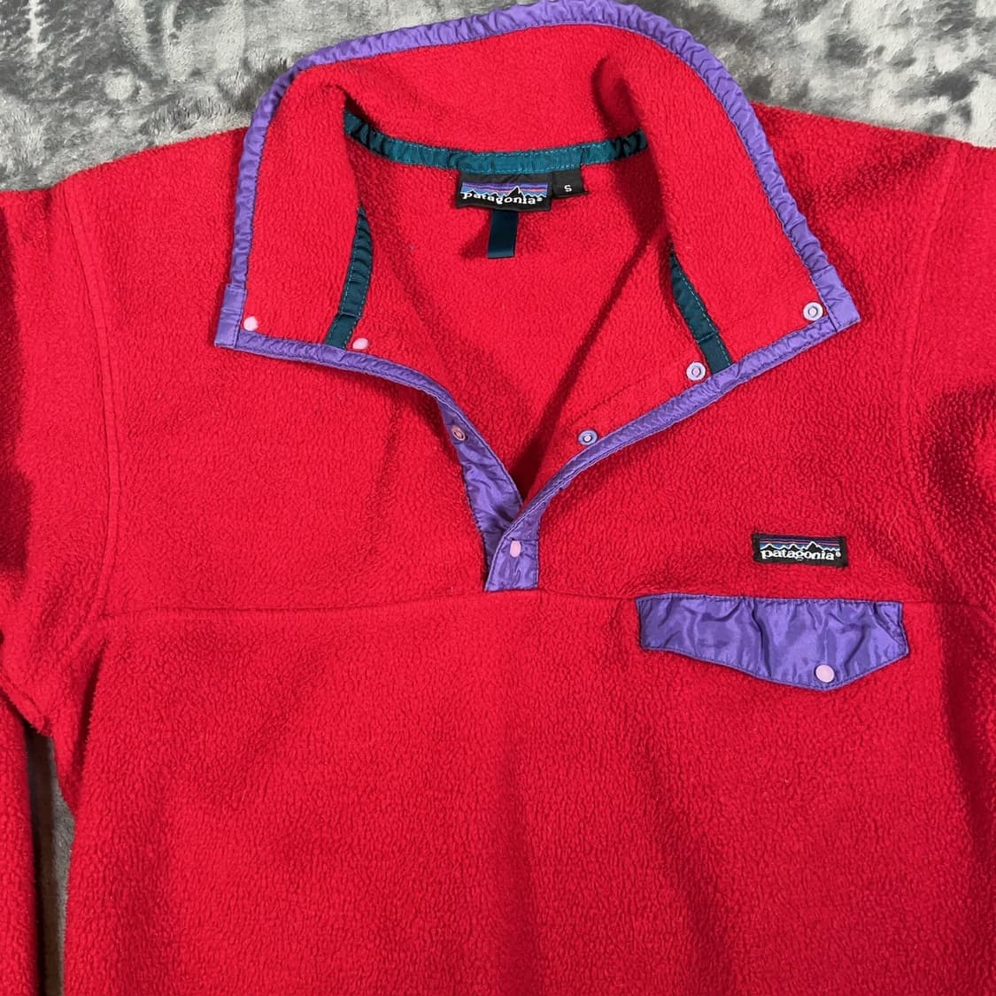 95FW 파타고니아 신칠라 스냅-T 플리스 레드 퍼플 포켓 상품이미지3