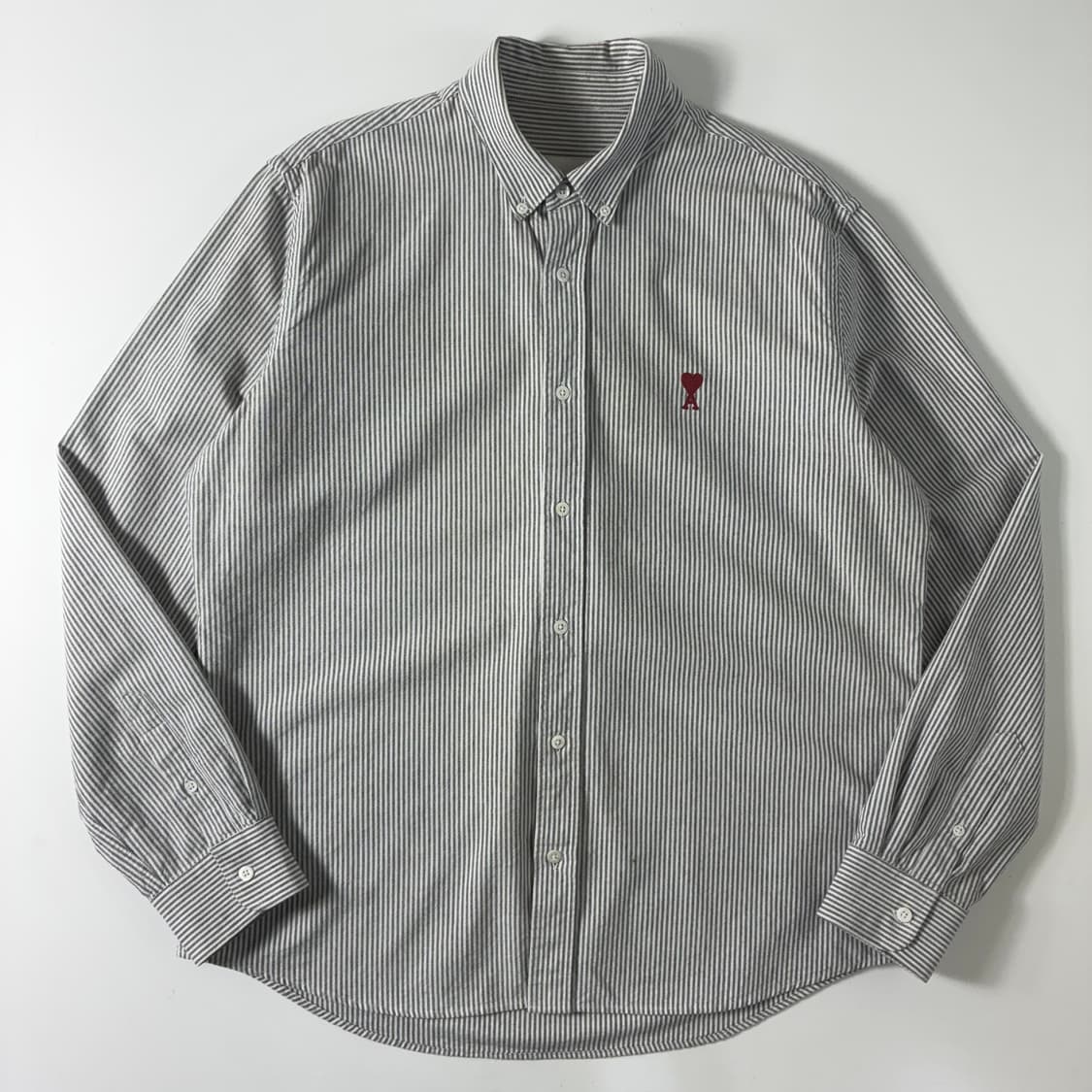 AMI 아미 스몰 하트 와펜 블랙 스트라이프 옥스포드 셔츠 상품이미지1