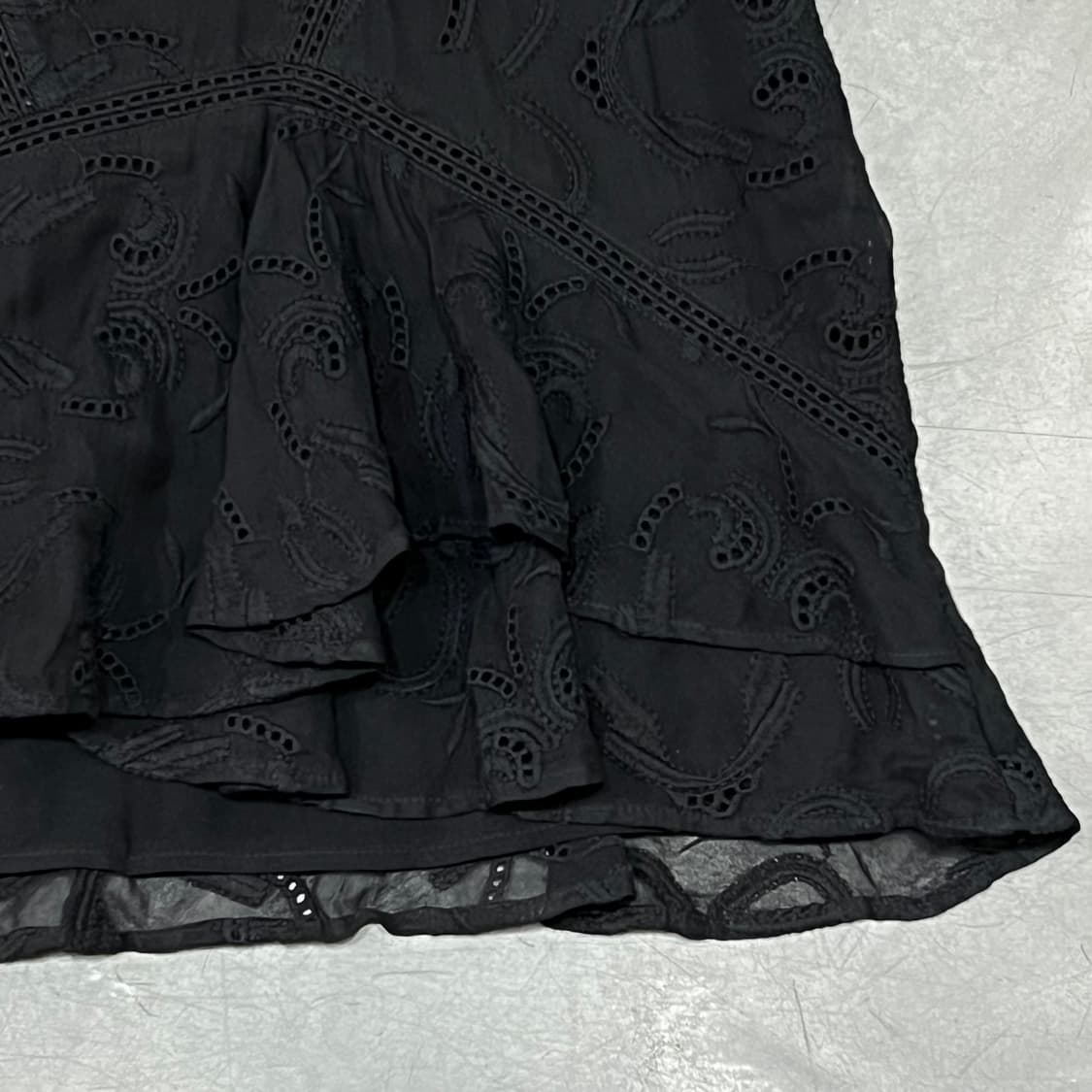  이로 펀칭 미니 스커트 y16029 상품이미지4