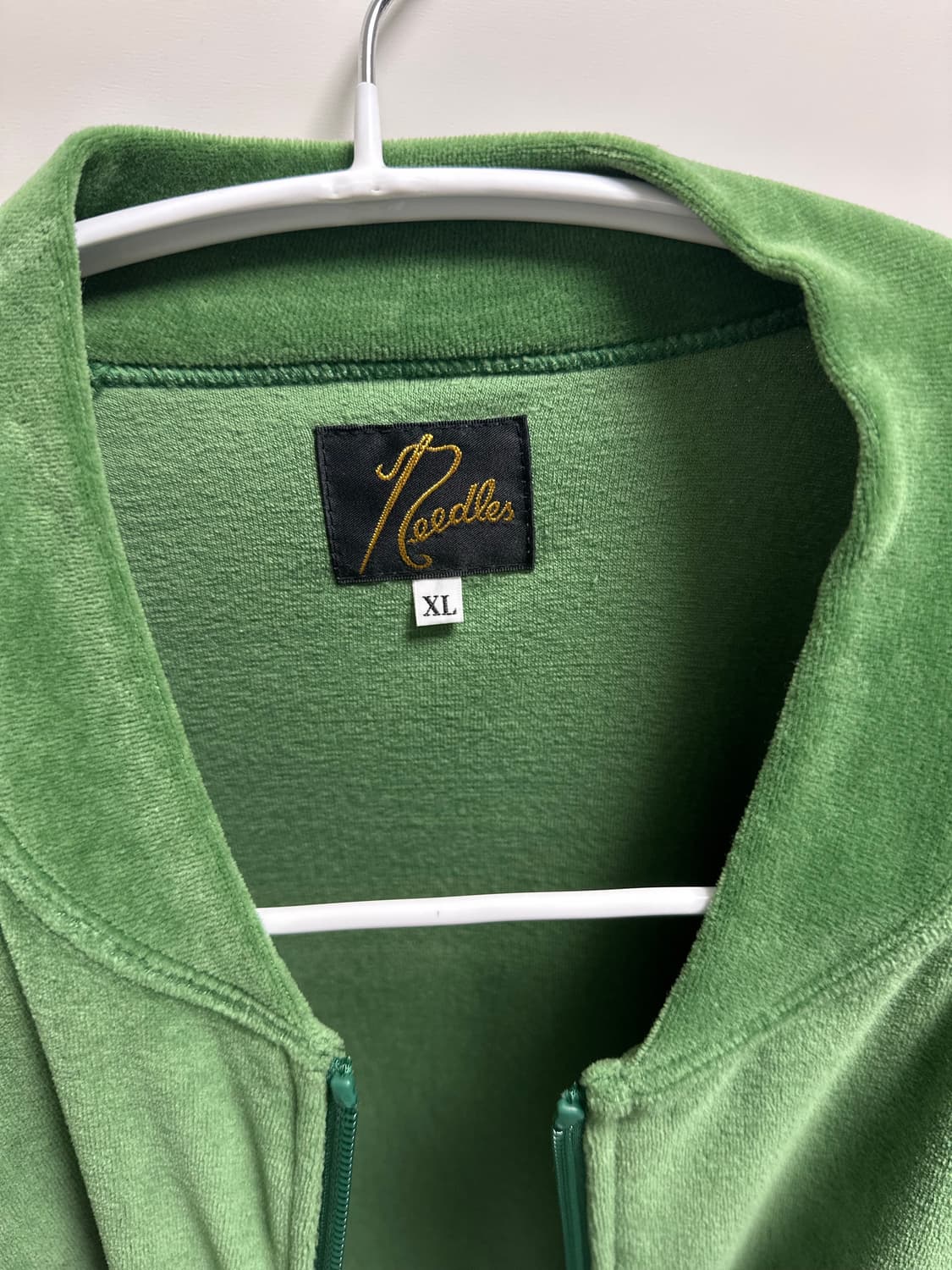 니들스 R.C 벨루어 트랙 자켓 판매합니다. 상품이미지2