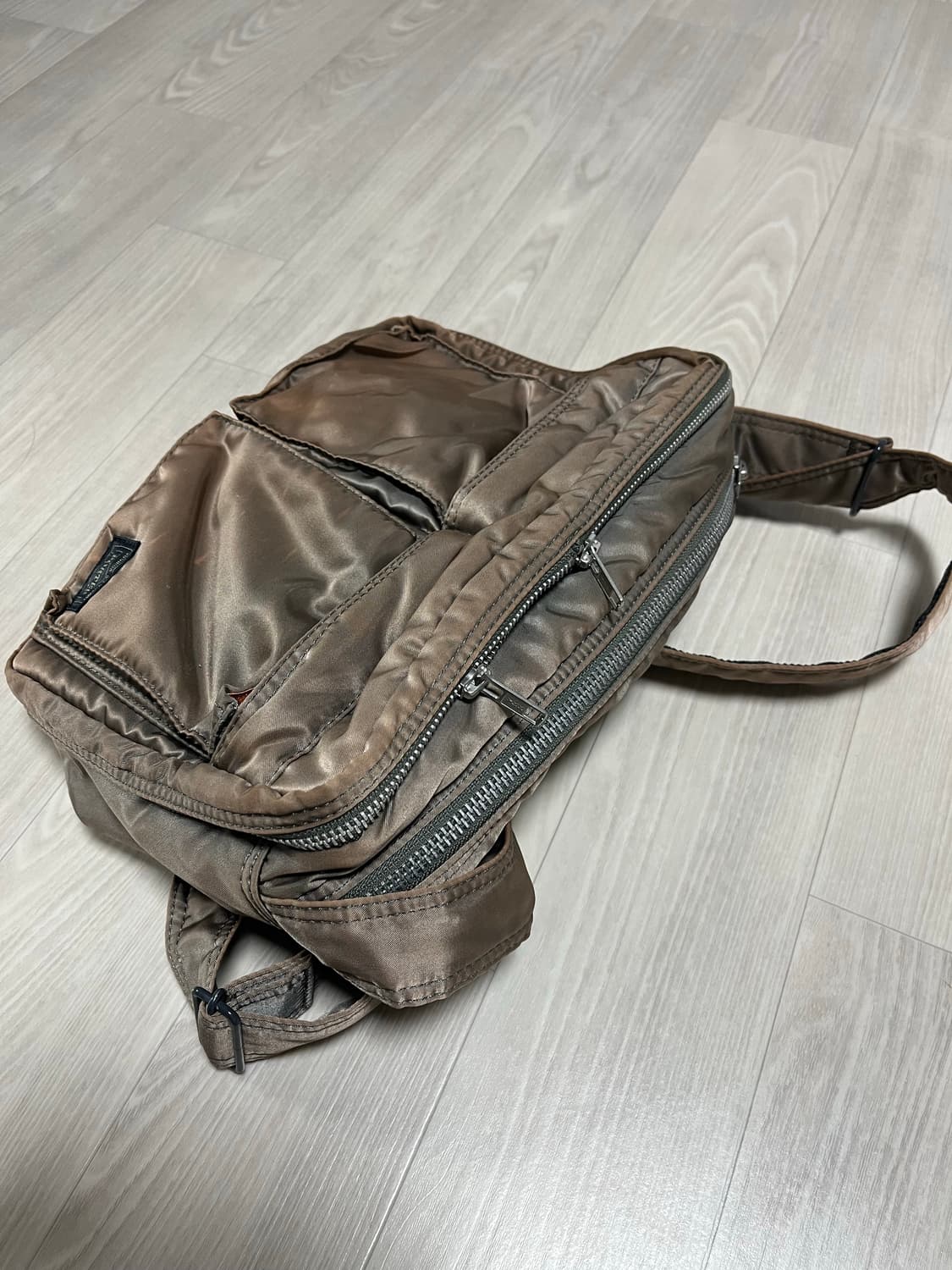포터 탱커 숄더백 라지 실버 그레이 / 크로스백 상품이미지7