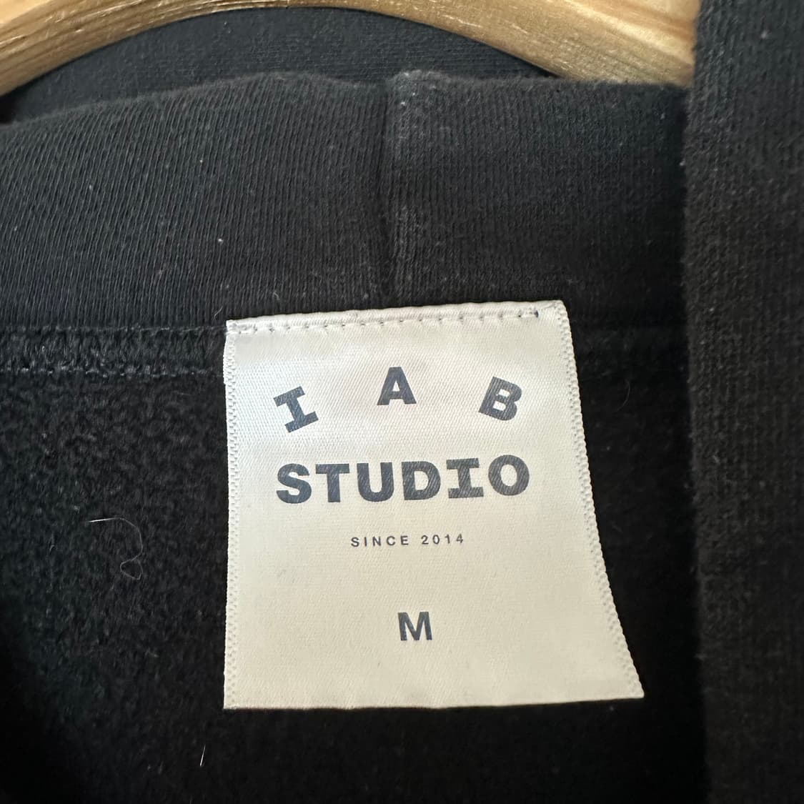 M 아이앱스튜디오 후드 블랙 상품이미지2