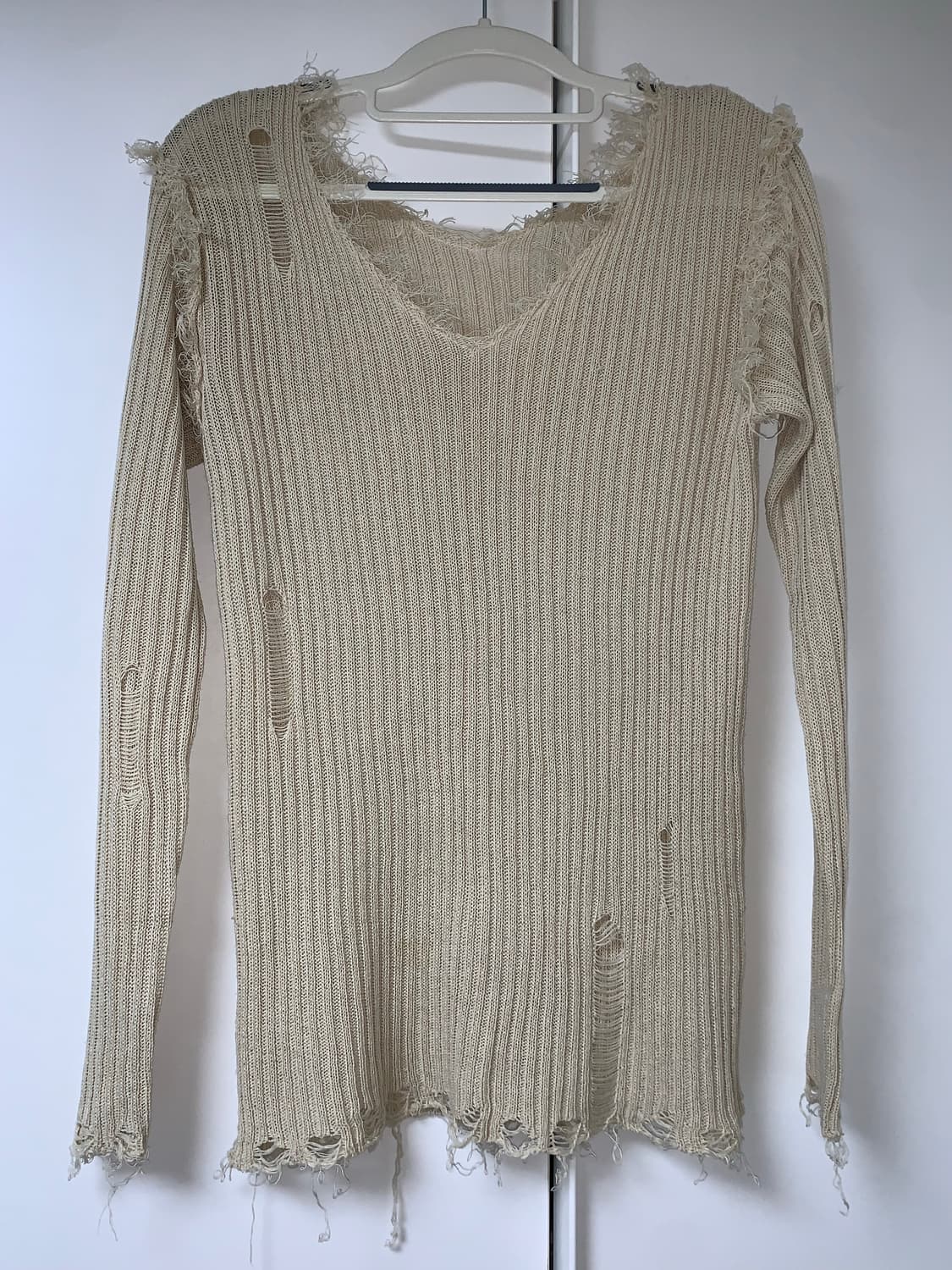 damage V-neck loose knit 상품이미지1