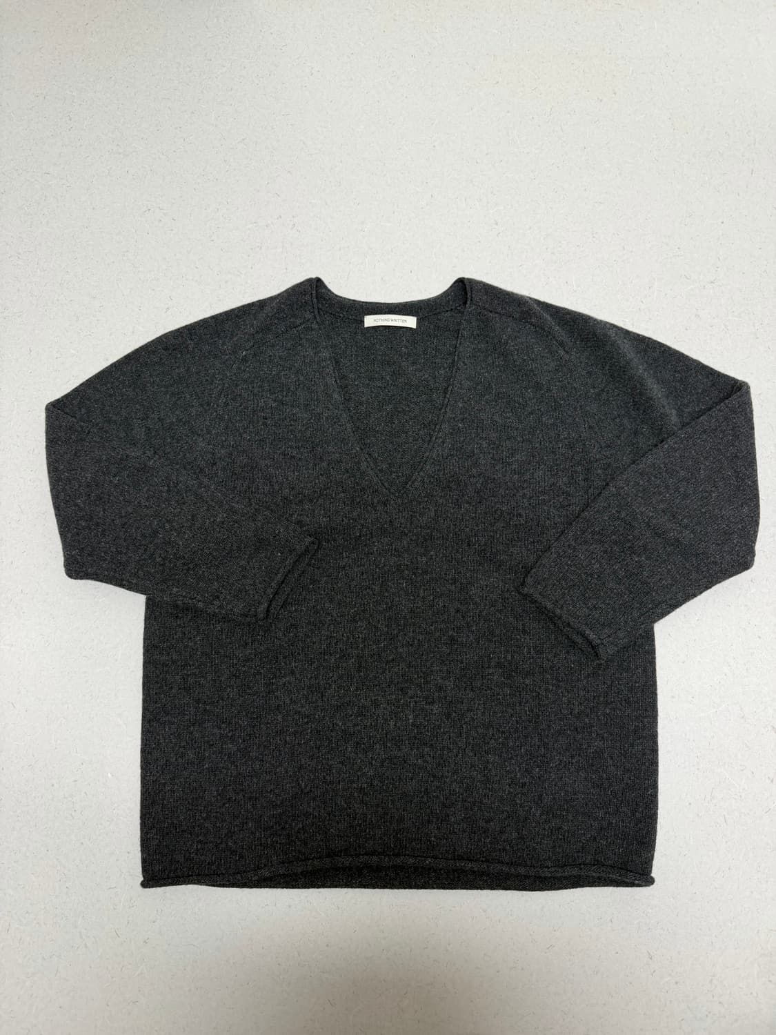 낫띵리튼 Cerin deep v-neck pullover 상품이미지4