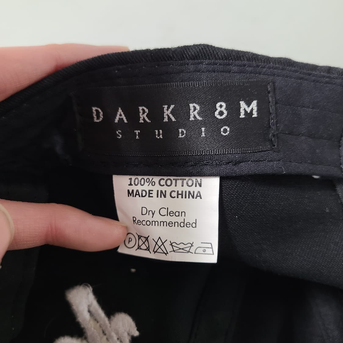 다크룸 스튜디오 화이트 로고 캡 상품이미지5