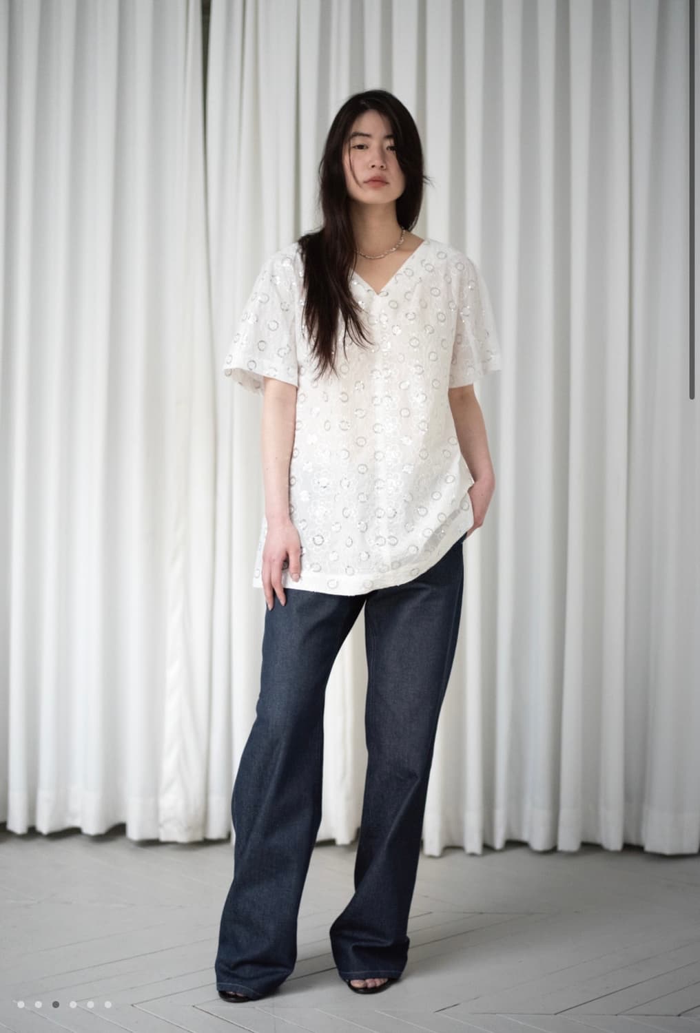 Teak ㅣ 화이트 스팽글 블라우스 WHITE SPANGLE BLOUSE 상품이미지2