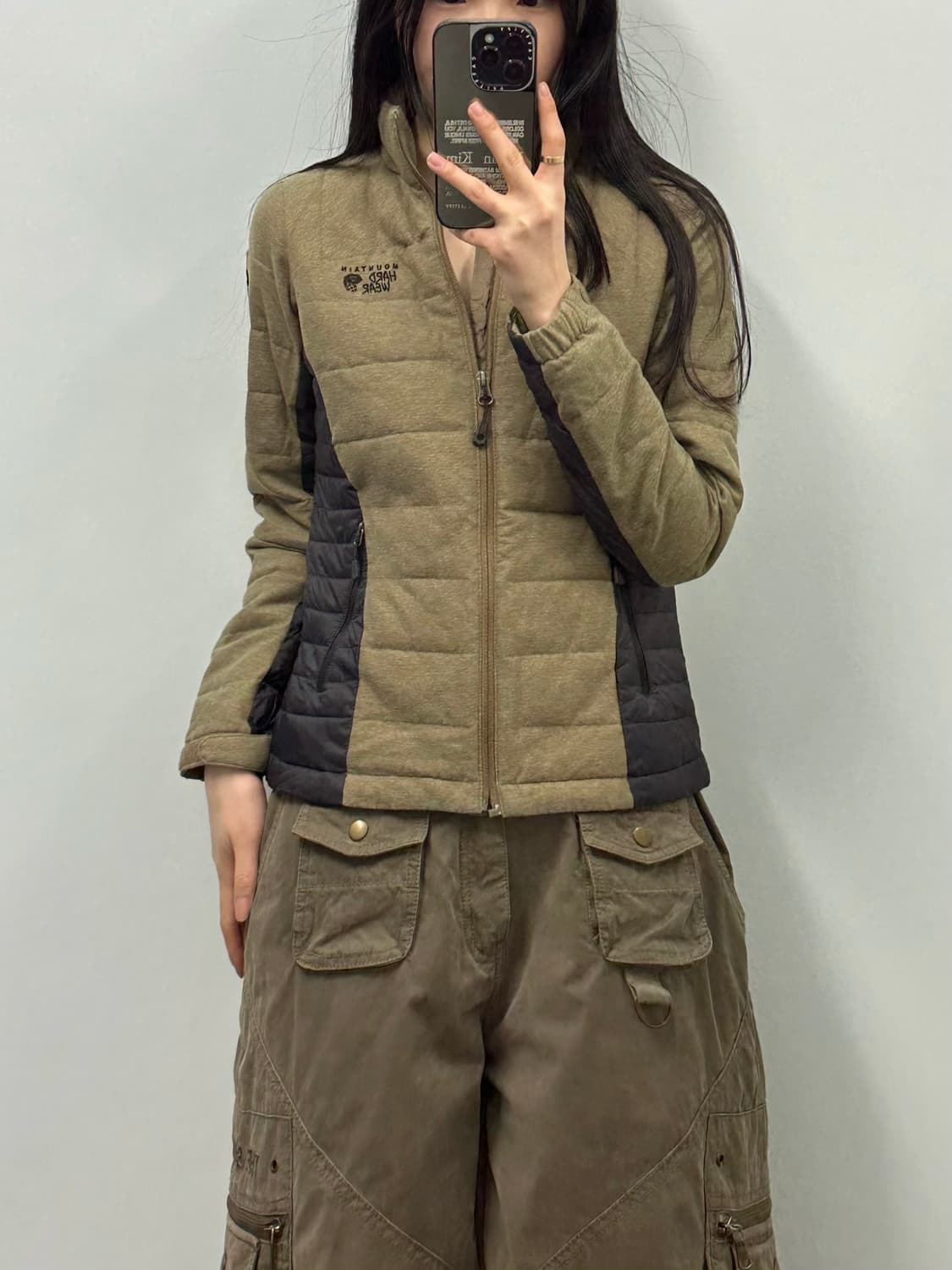 마운틴하드웨어 카키 경량 패딩 상품이미지1