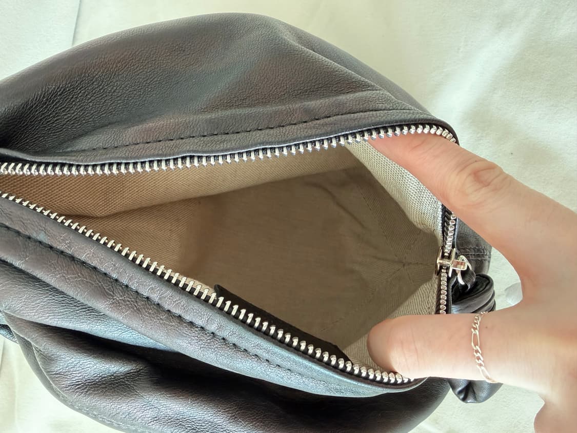 르메르 블랙 펄스 볼백 상품이미지6