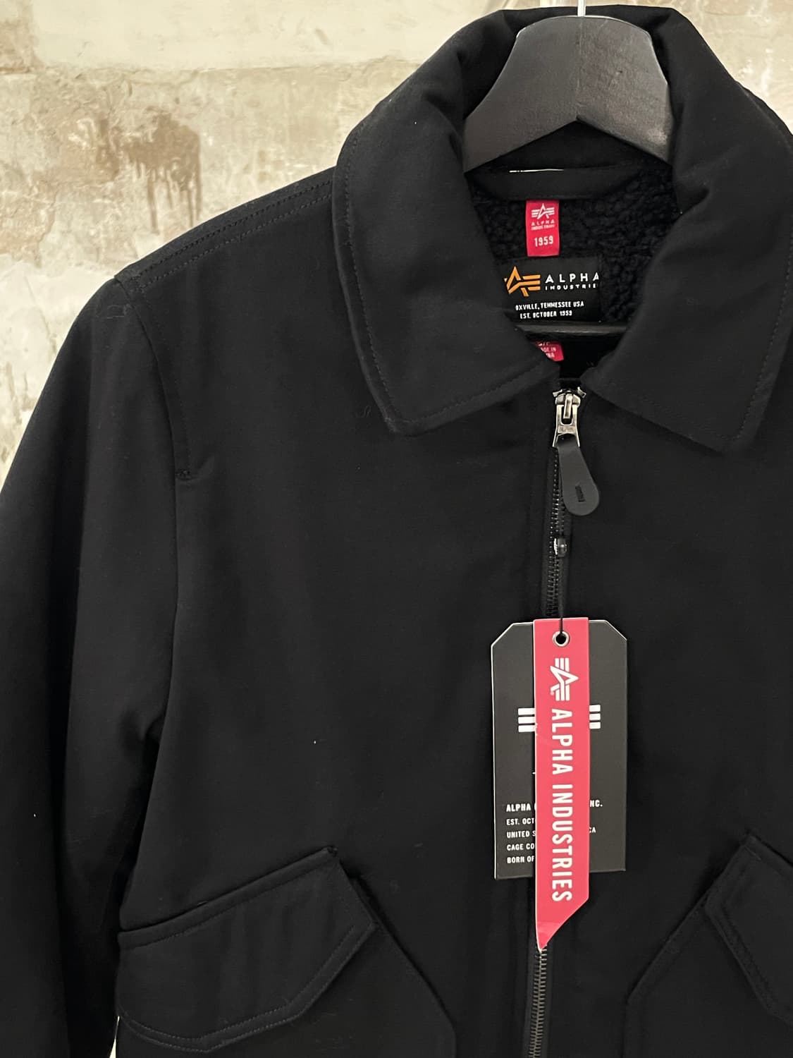 알파 인더스트리 블랙 cwu 쉐르파 라인드 유틸리티 봄버 자켓 상품이미지2