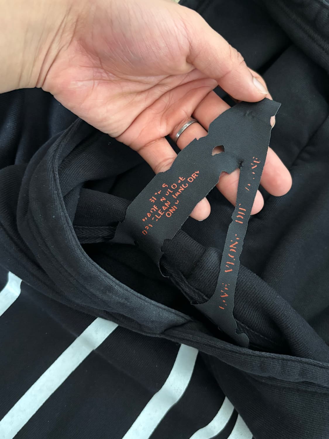 브이론 후드티 상품이미지3