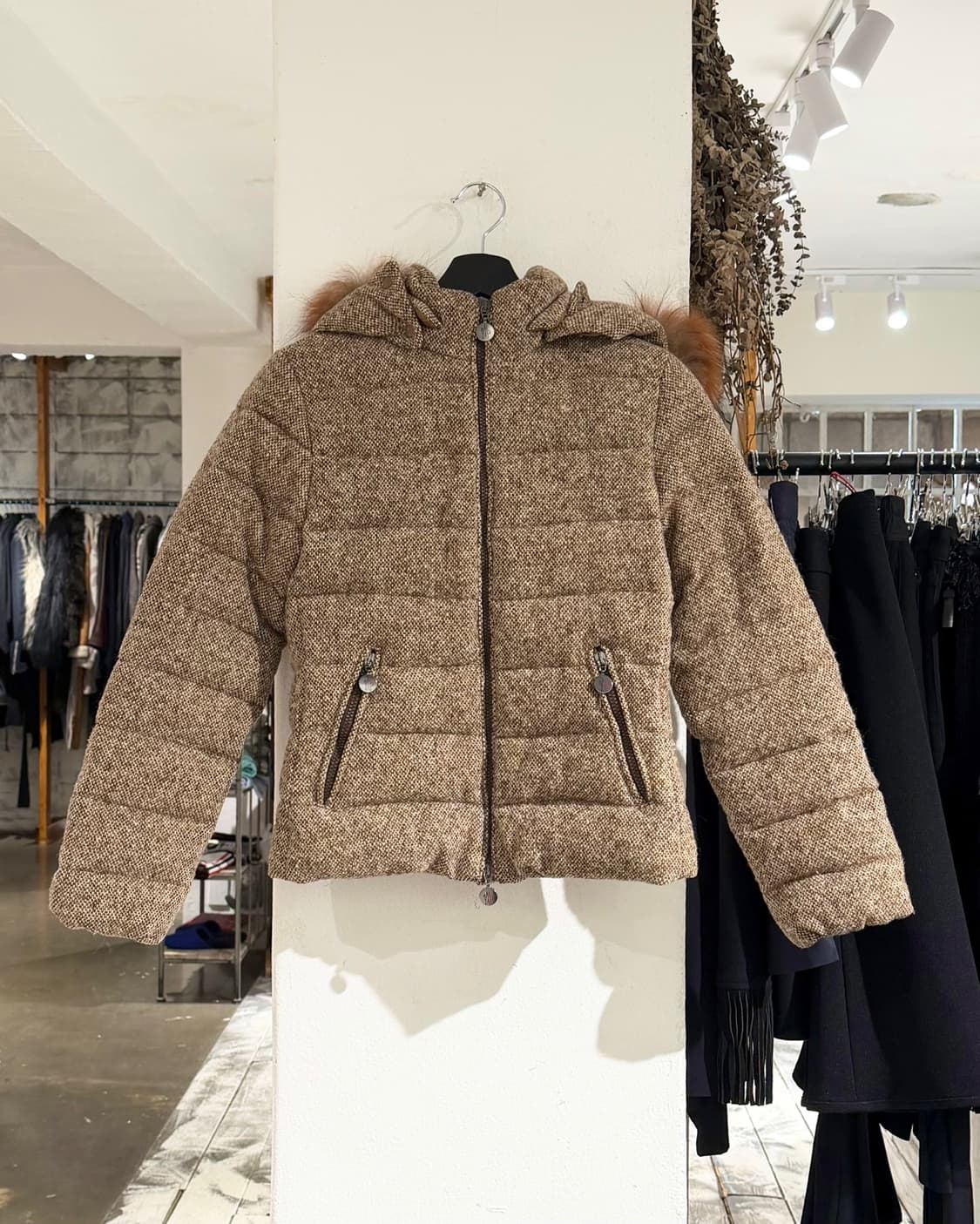 몽클레어 라이트 브라운 퍼 다운 패딩 상품이미지1