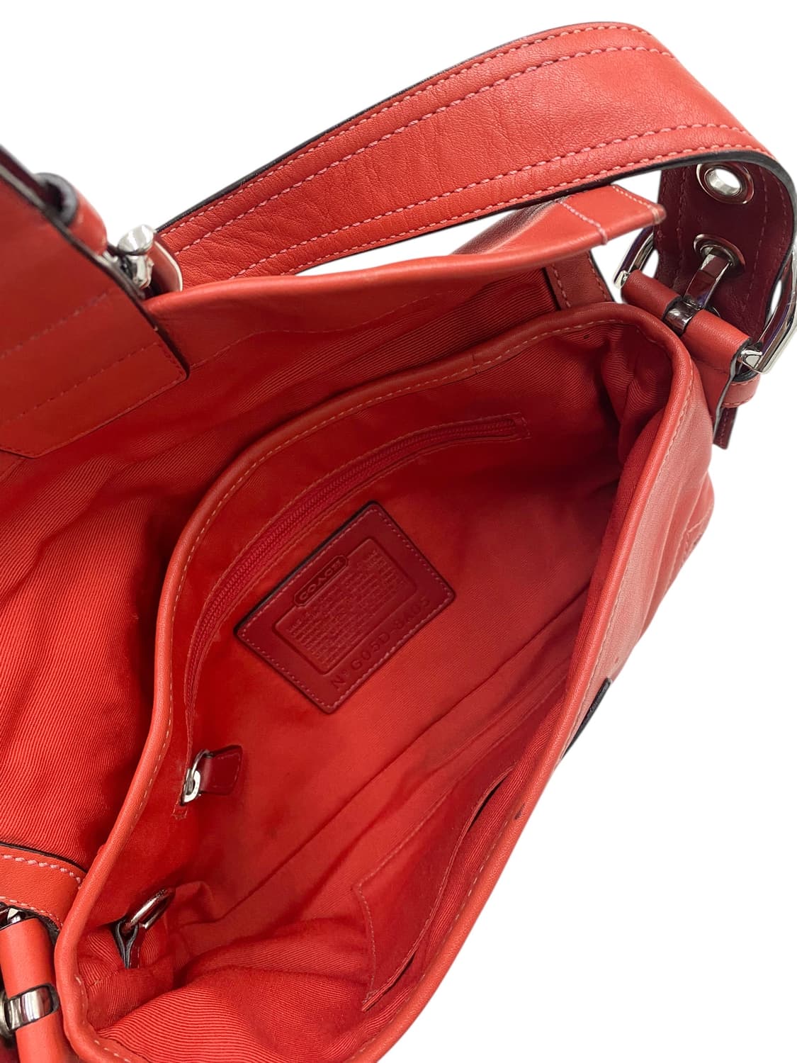 코치 y2k 버클 숄더백 상품이미지3