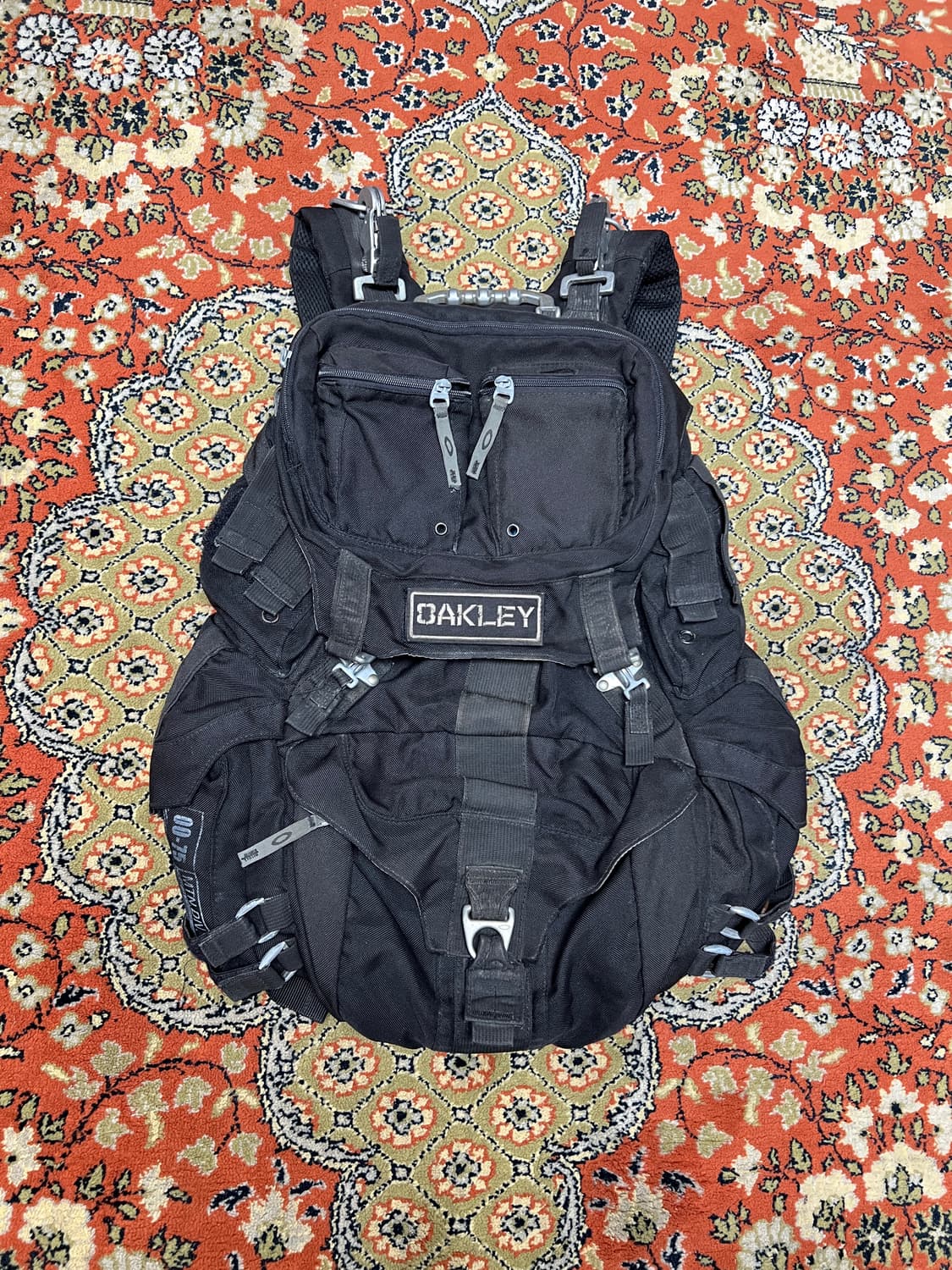 [FREE] 오클리 빈티지 테크니컬 백팩 상품이미지1
