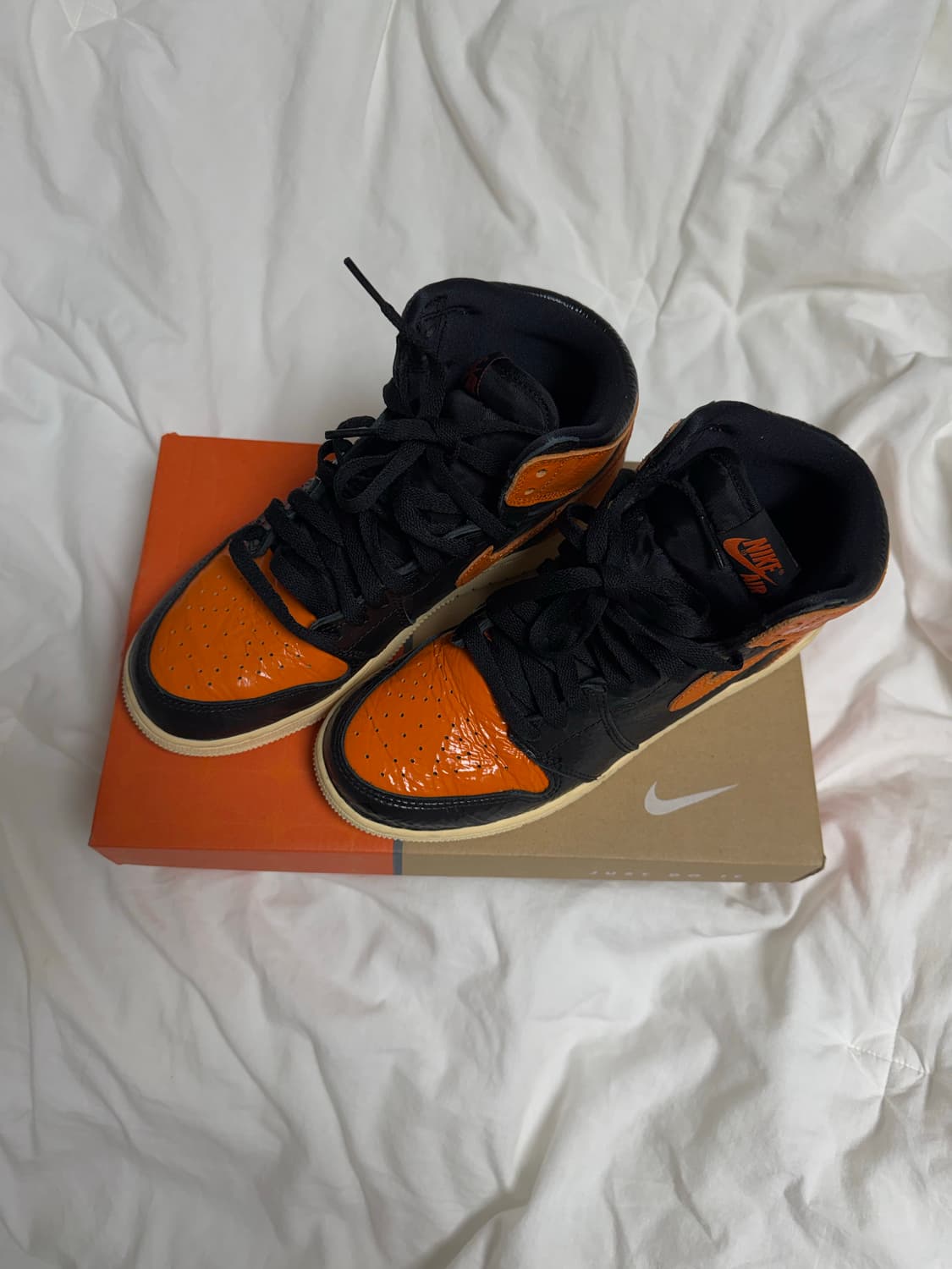 240 (GS) 조던 1 레트로 하이 OG 쉐터드 백보드 3.0 240 상품이미지3