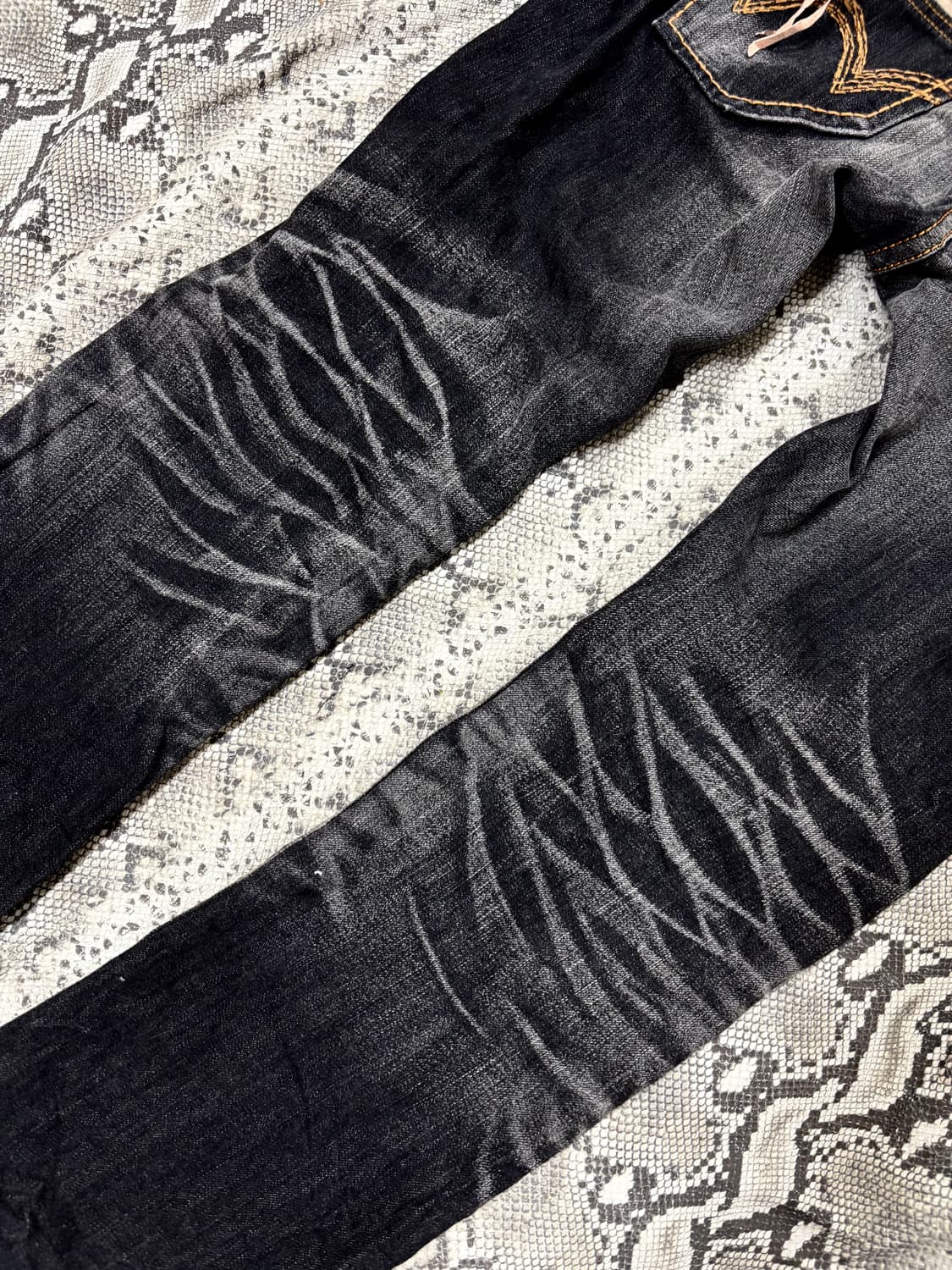 “Edwin” Western Black Crack Washed Pants 상품이미지8