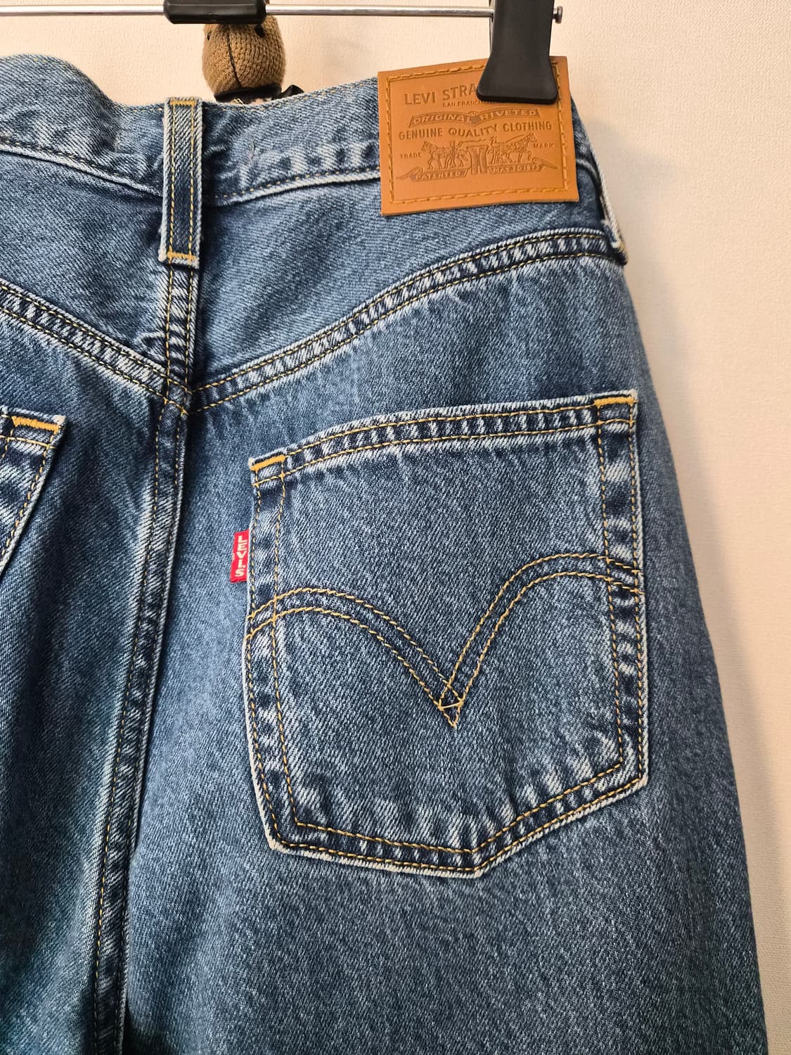 리바이스 프리미엄 하이 루즈 테이퍼 청바지 26 상품이미지5