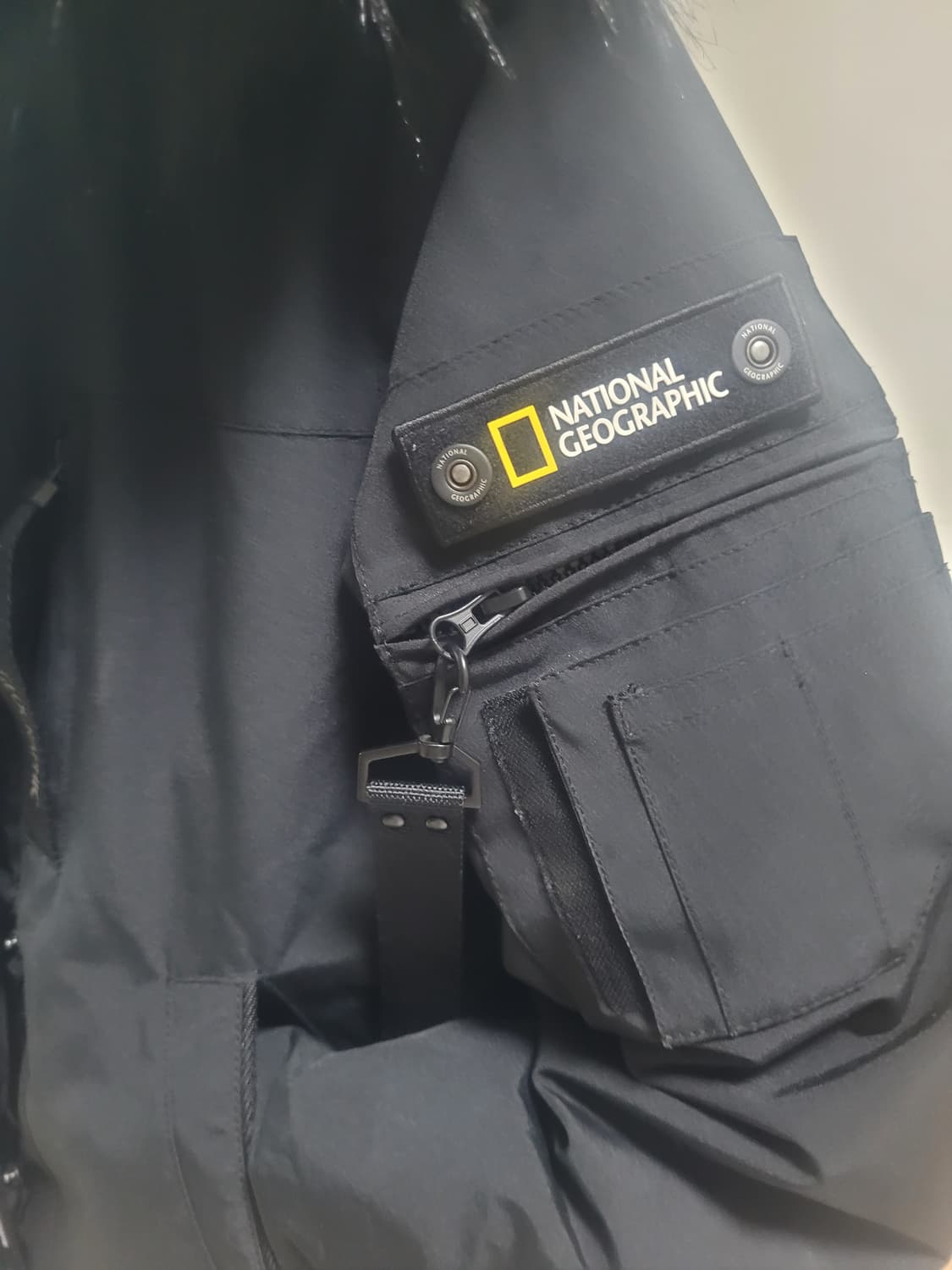 내셔널지오그래픽 유틸리티 숏패딩 블랙 상품이미지2