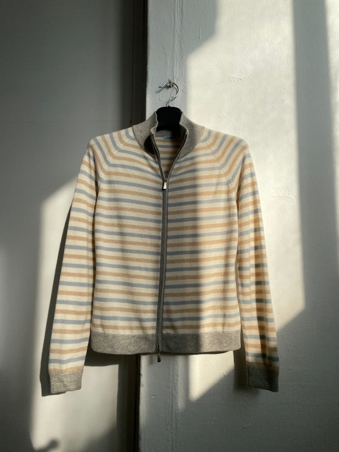 말로 캐시미어 스트라이프 니트 집업 상품이미지1