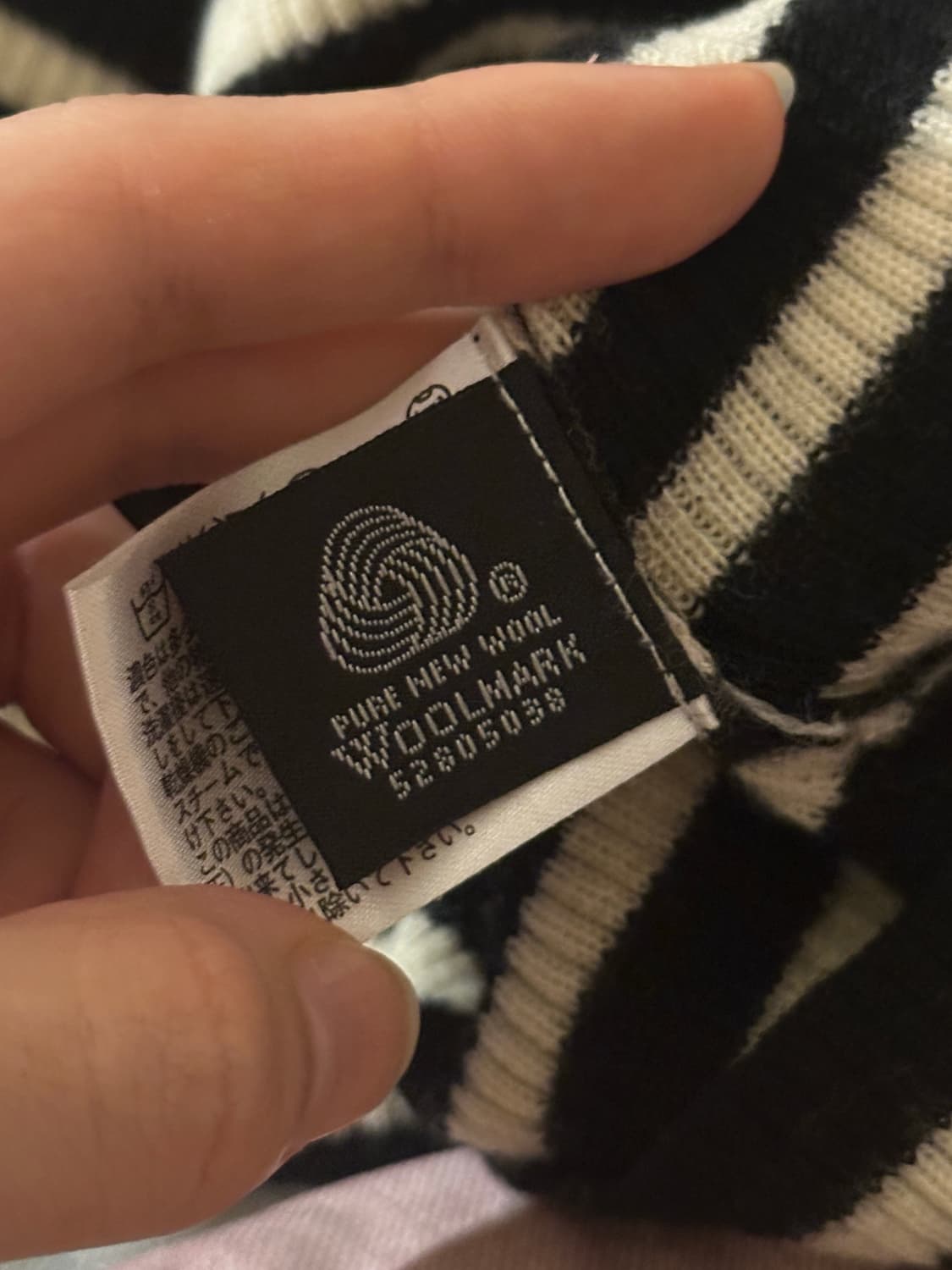 유니클로 모100 터틀넥 스트라이프 니트 상품이미지3