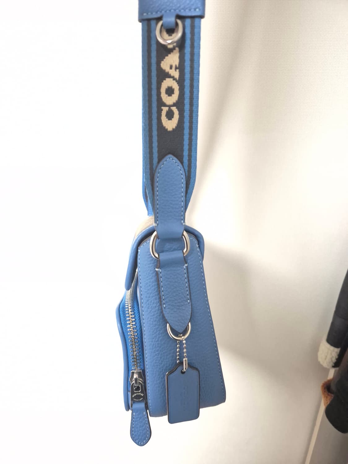 코치 허드슨 라인 크로스백입니다 상품이미지2