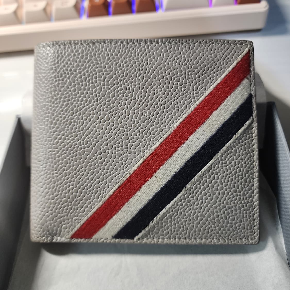 톰브라운 삼선 빌포드 반지갑 상품이미지2