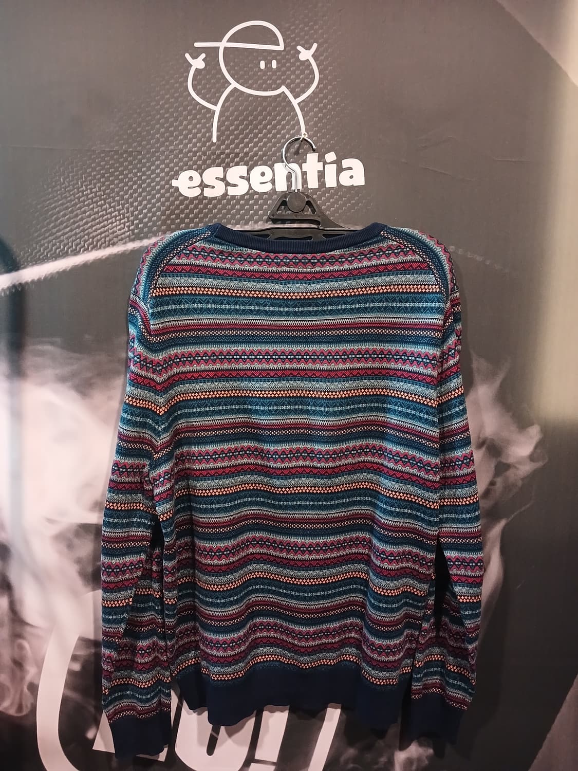 라운드넥 멀티컬러 스트라이프 패턴 니트 상품이미지3