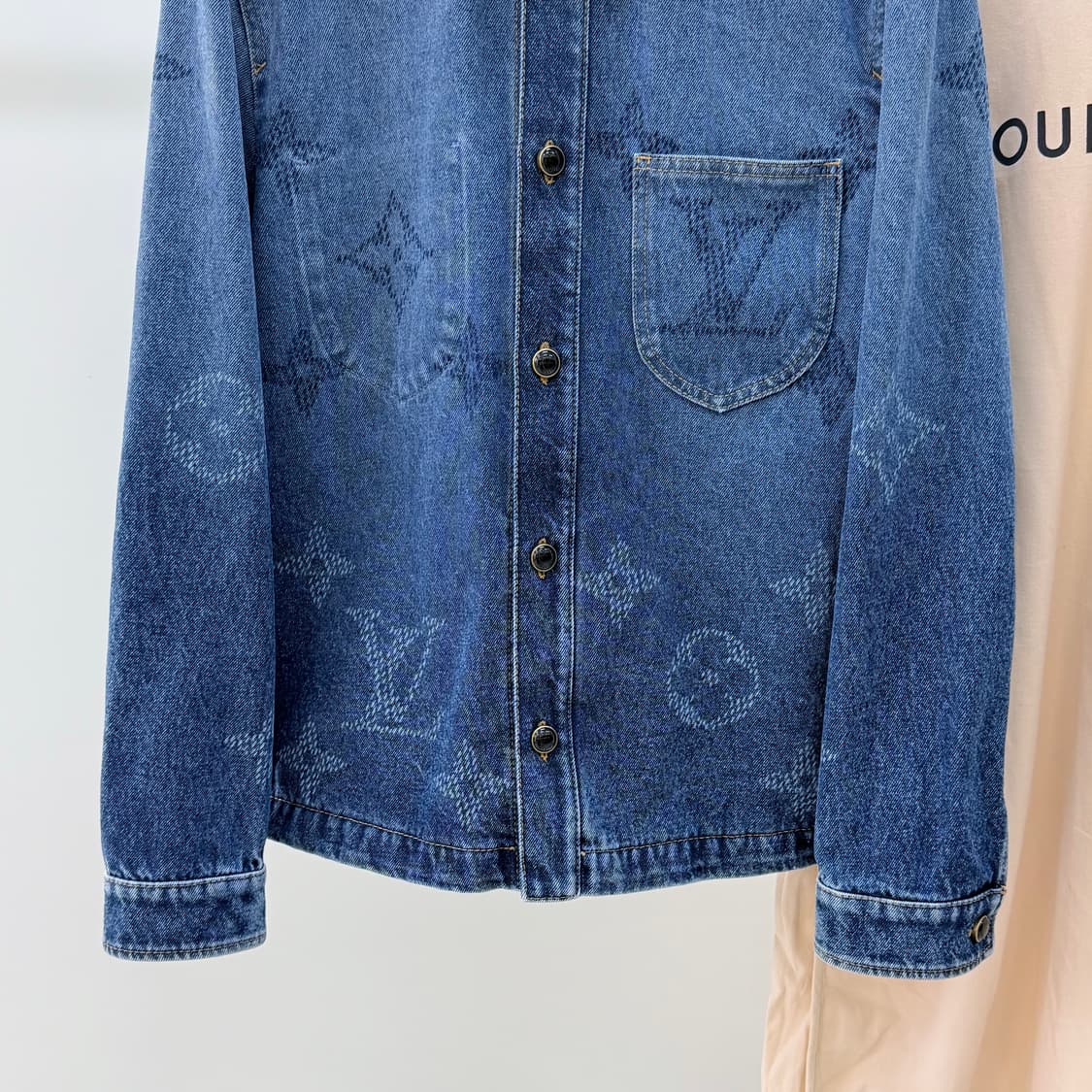 [S+급/L] 25FW 루이비통 모노그램 데님 워크웨어 오버셔츠 자켓 상품이미지3