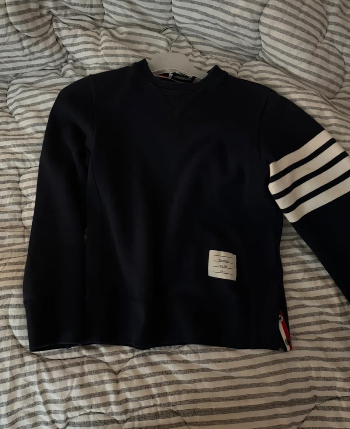 톰브라운 맨투맨 상품이미지1