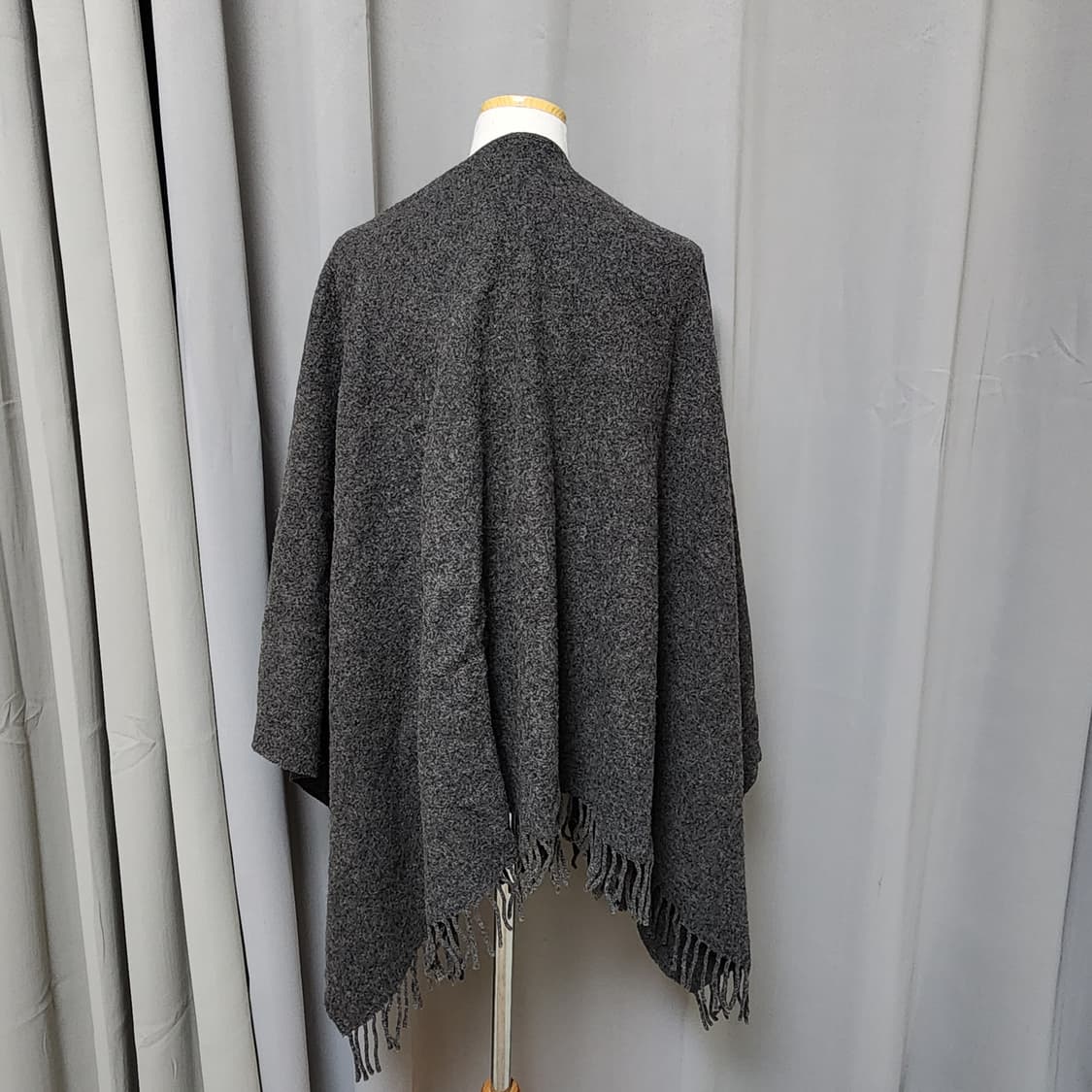 Alberto G. Benassai 이태리 울100% 여성용 숄

 상품이미지2