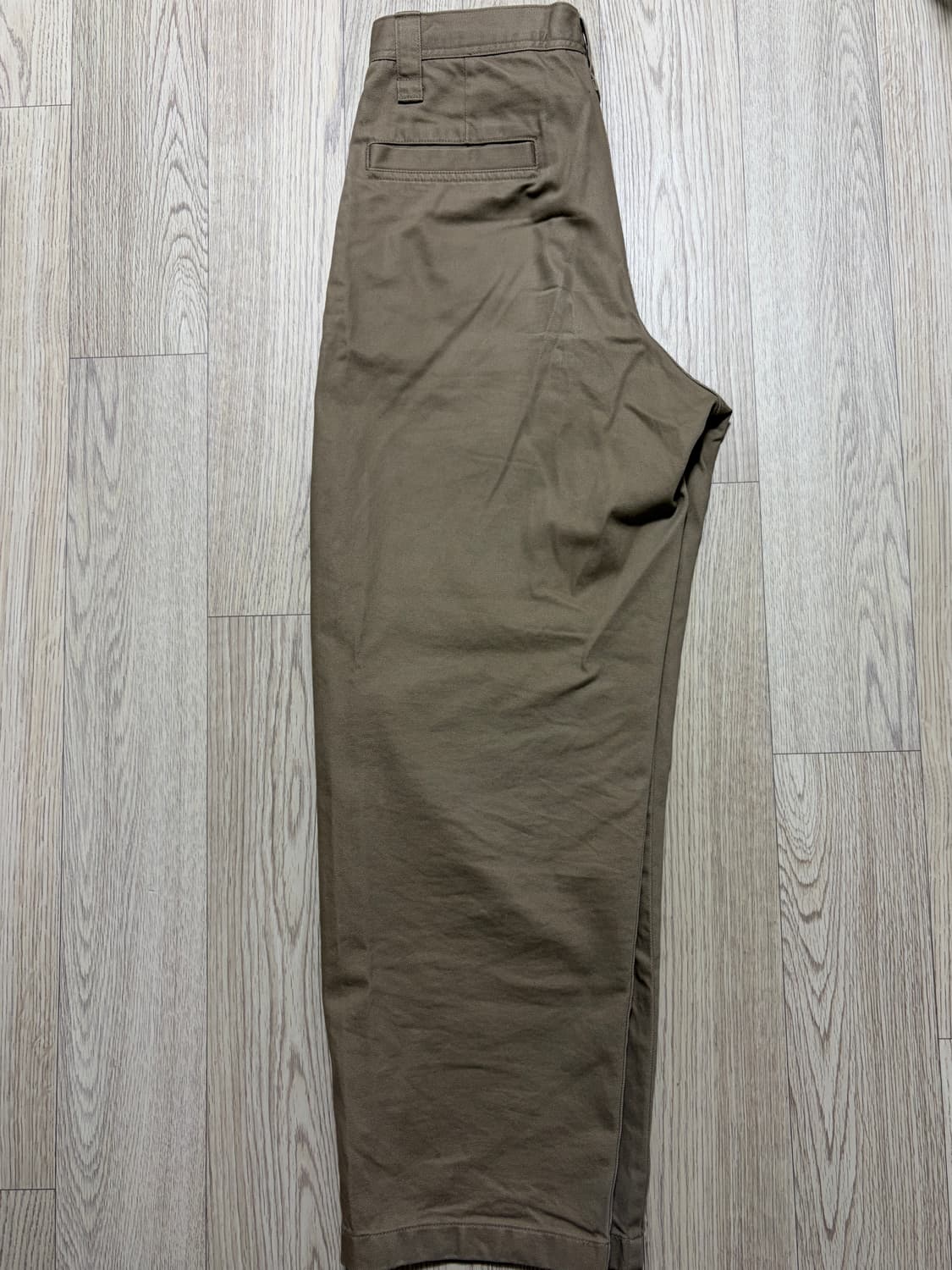 유니클로 와이드 핏 치노팬츠 상품이미지2